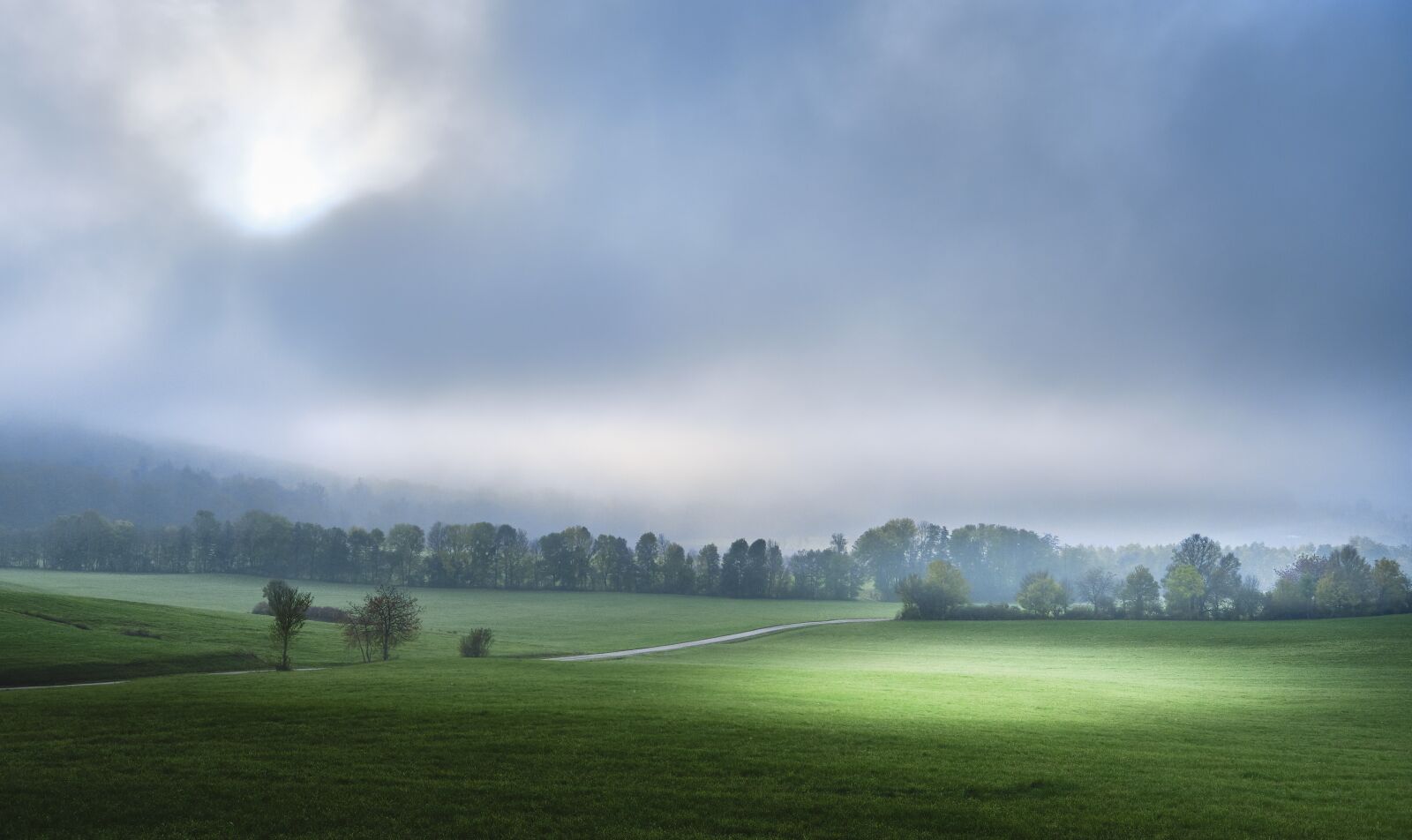 Fujifilm XF 18-55mm F2.8-4 R LM OIS sample photo. Light, enlightenment, cloudiness photography