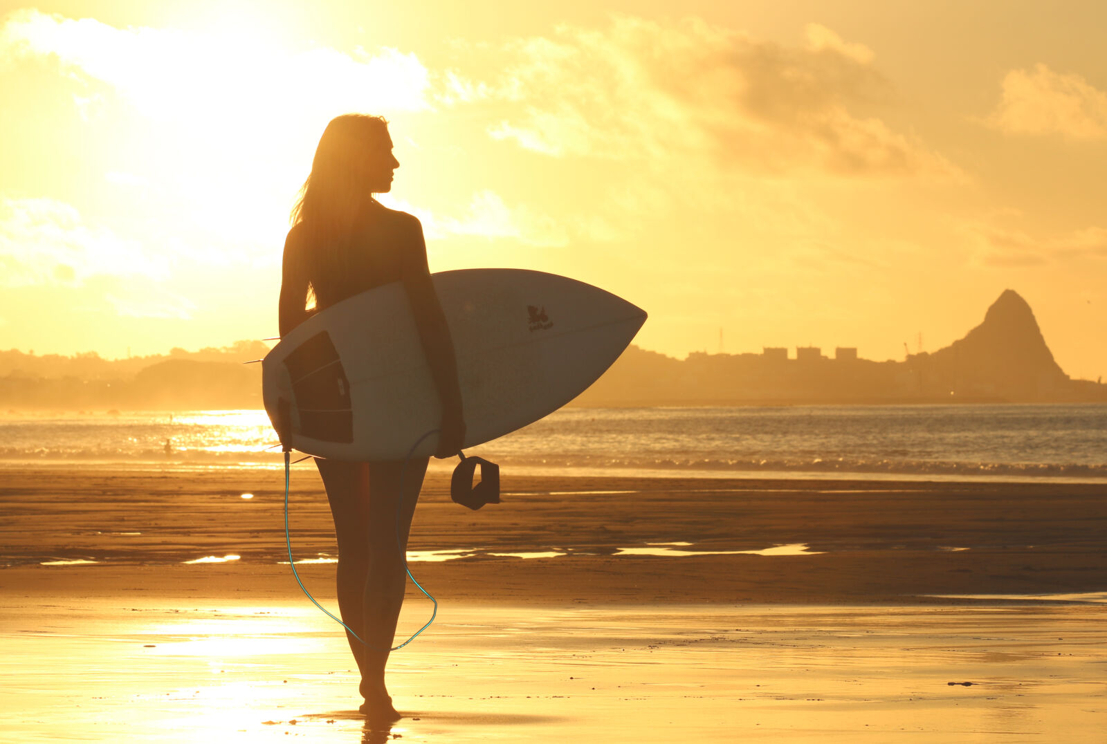 Canon EF 70-200mm F4L IS USM sample photo. Sunset, beach, woman, water photography