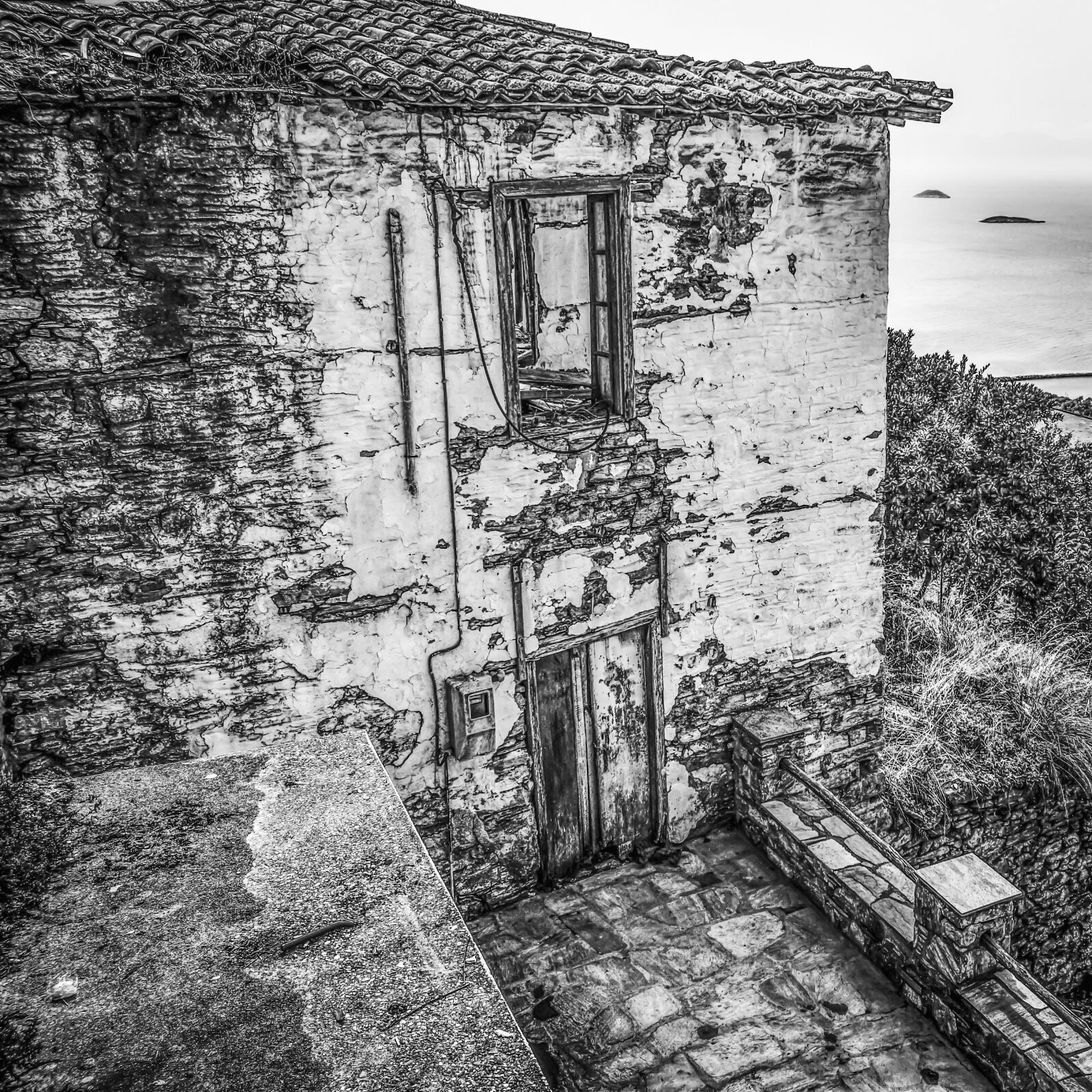 Nikon D3300 sample photo. Old house, decay, creepy photography