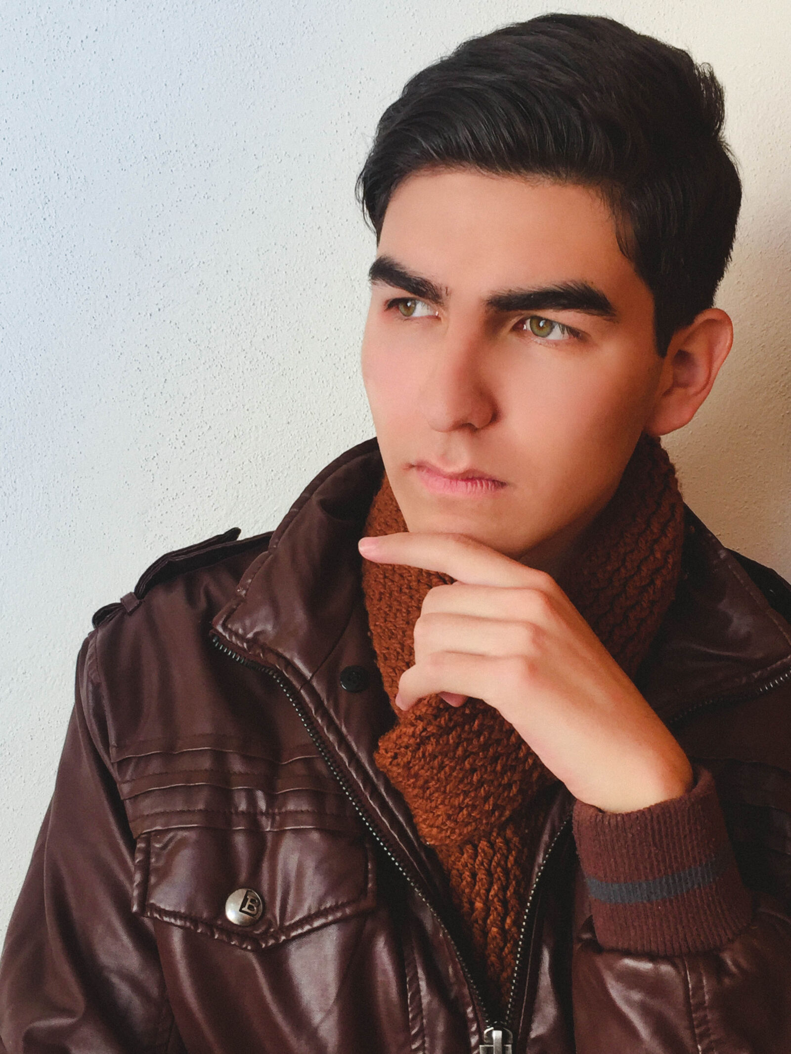 iPhone 6 back camera 4.15mm f/2.2 sample photo. Barbijo, bufanda, empresarios, estilo photography