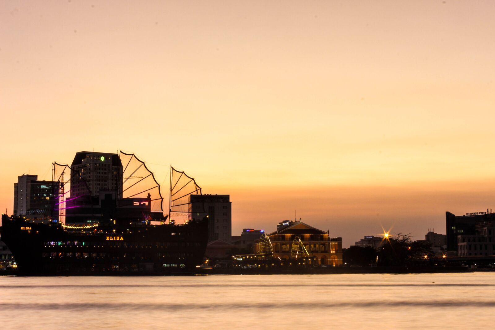 Canon EOS 600D (Rebel EOS T3i / EOS Kiss X5) sample photo. Sunset, boat, river photography