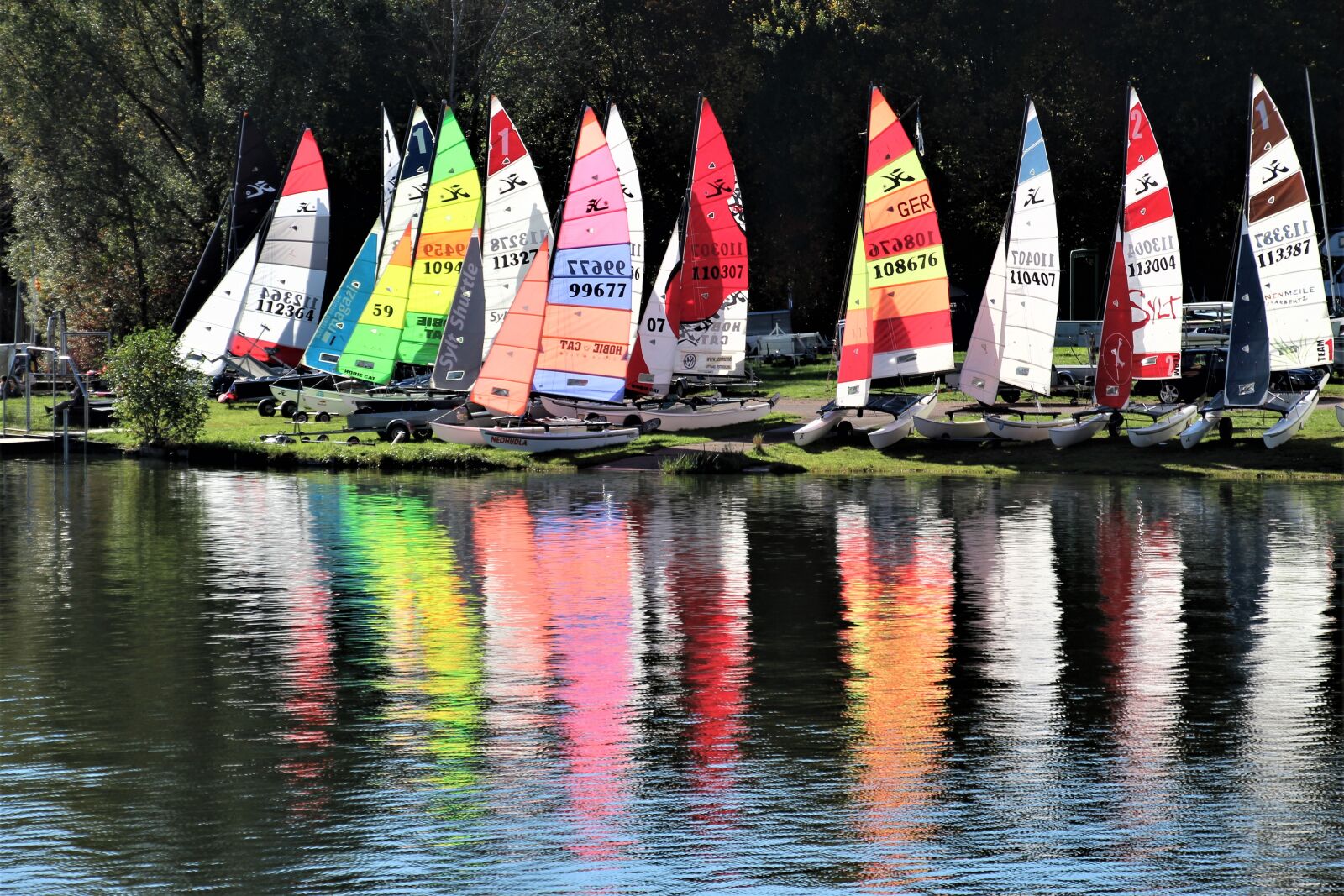 Canon EOS 1200D (EOS Rebel T5 / EOS Kiss X70 / EOS Hi) sample photo. Sailing, sailing boats, colorful photography
