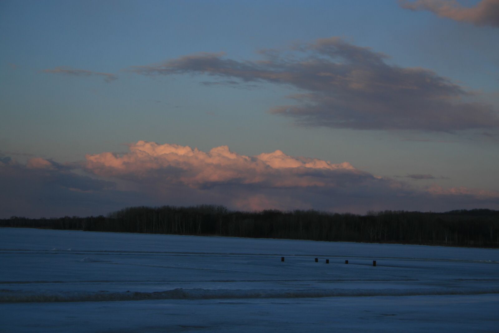 Canon EOS 400D (EOS Digital Rebel XTi / EOS Kiss Digital X) sample photo. Lake, early spring, landscape photography