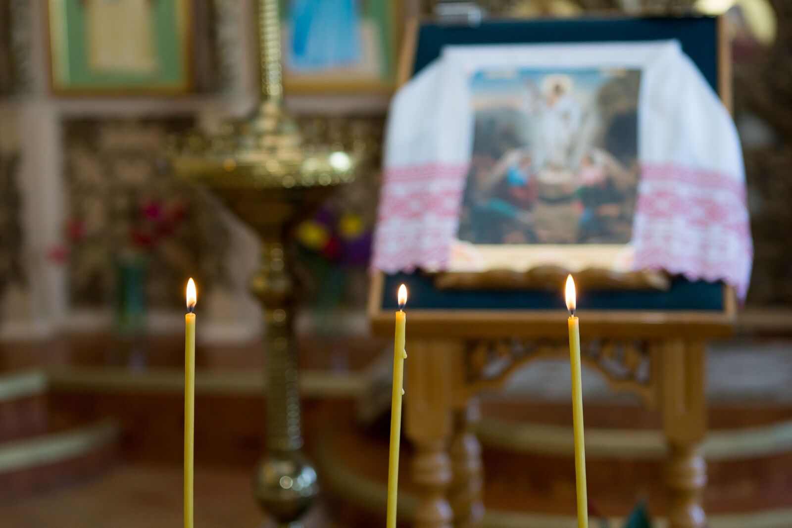 Canon EOS 60D + Canon EF 24-70mm F2.8L USM sample photo. Candles, church candles, church photography