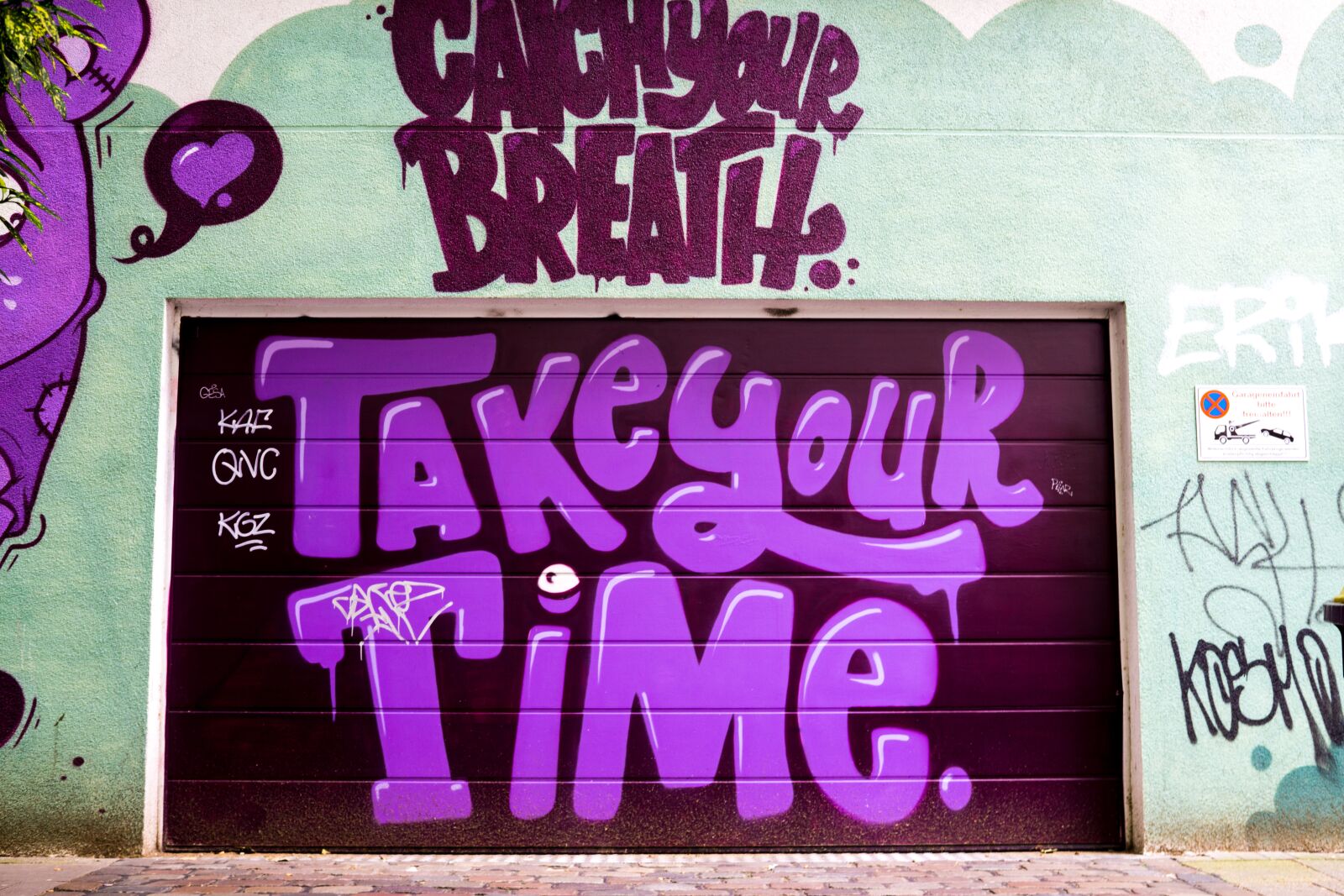 Sony a6000 + Sigma 30mm F2.8 EX DN sample photo. Wall, painting, graffiti photography