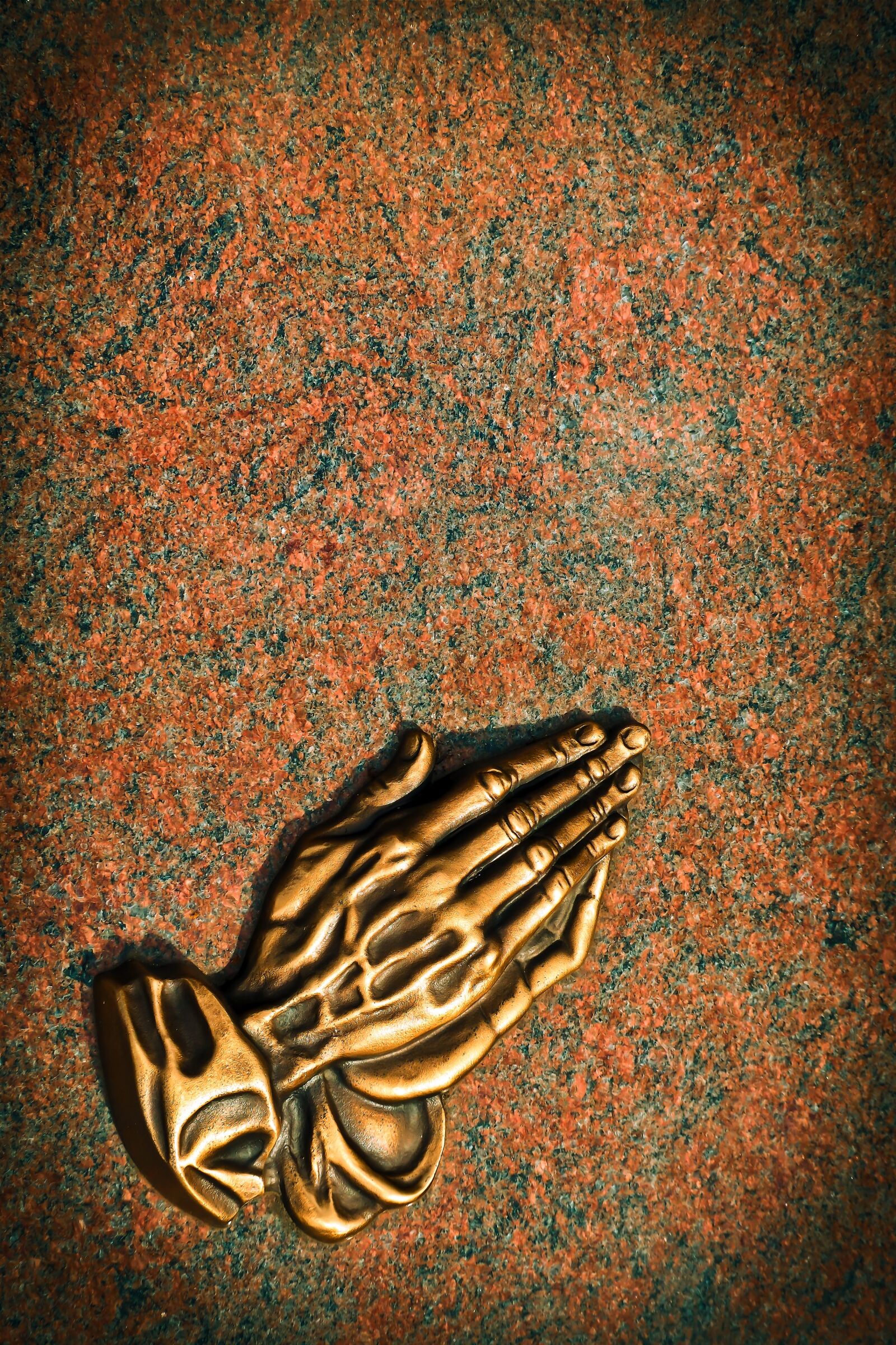 Olympus OM-D E-M10 sample photo. Tombstone, grave, cemetery photography