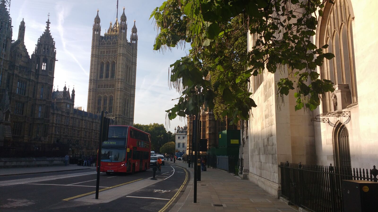 Motorola MotoG3 sample photo. Street, bus, england photography