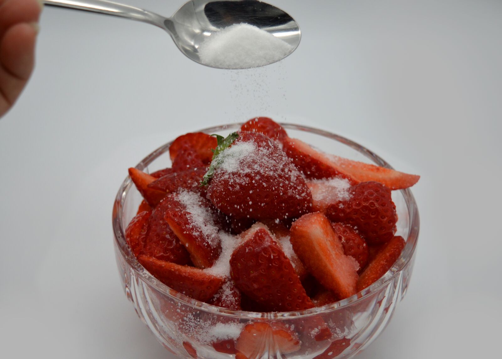 Nikon D3200 sample photo. Strawberries, sugar, spoon photography