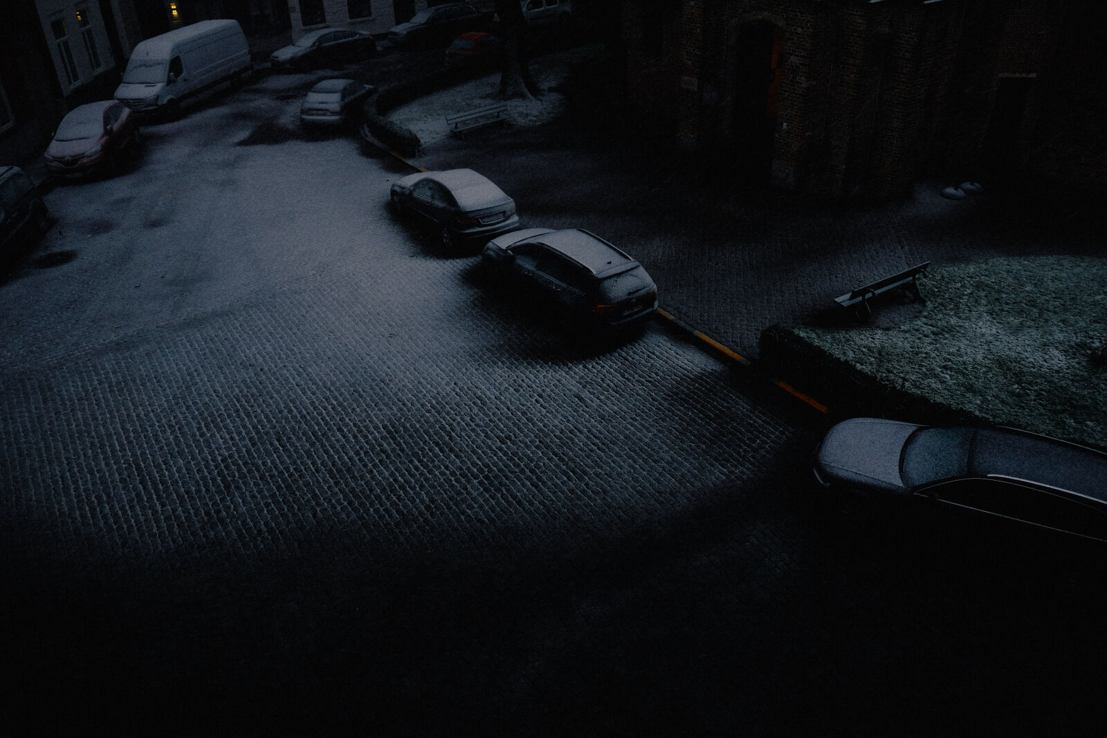 Fujifilm X-T1 sample photo. Snow, bruges, cars photography
