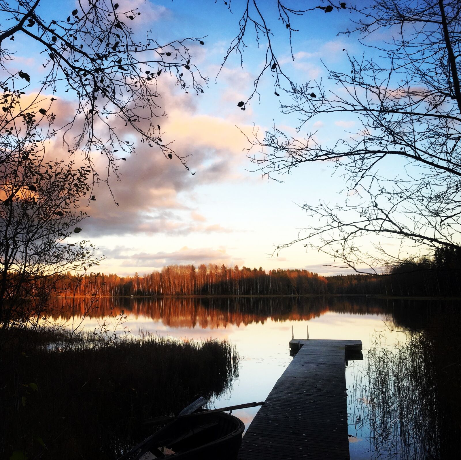 iPhone 6s Plus back camera 4.15mm f/2.2 sample photo. Pier, lake, autumn photography