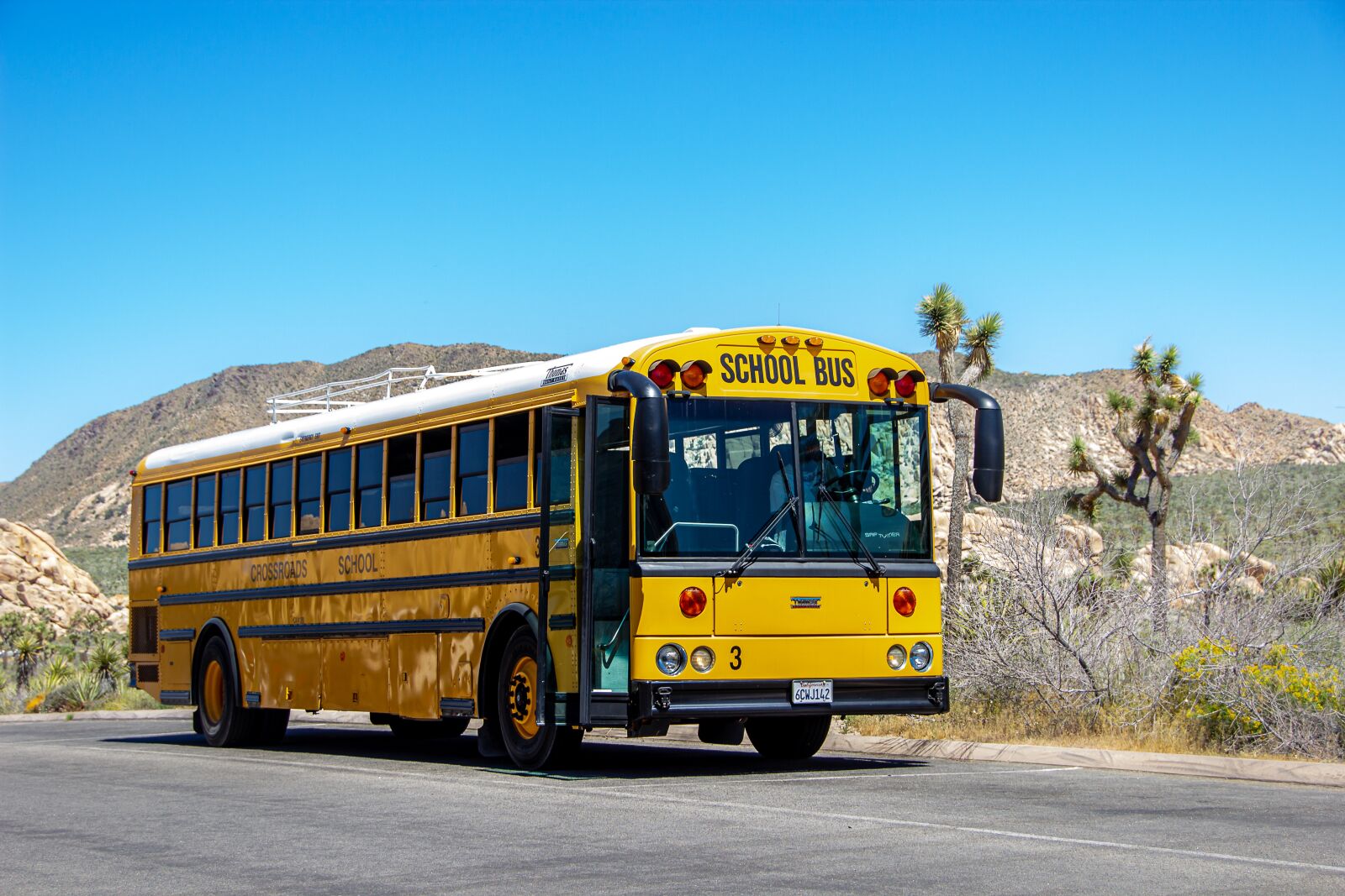 Canon EOS 600D (Rebel EOS T3i / EOS Kiss X5) sample photo. School bus, yellow, america photography