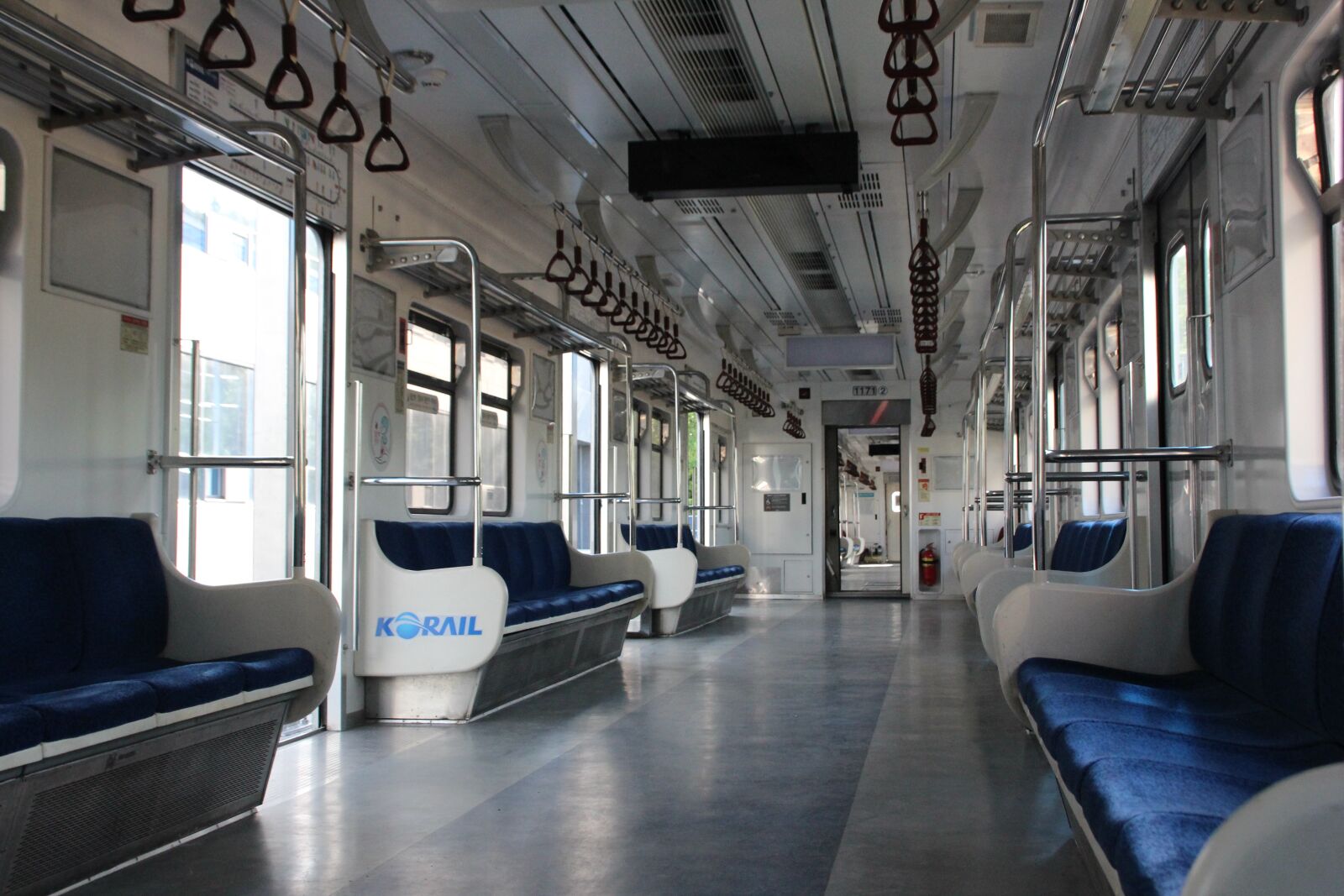 Canon EOS 600D (Rebel EOS T3i / EOS Kiss X5) sample photo. Subway, republic of korea photography