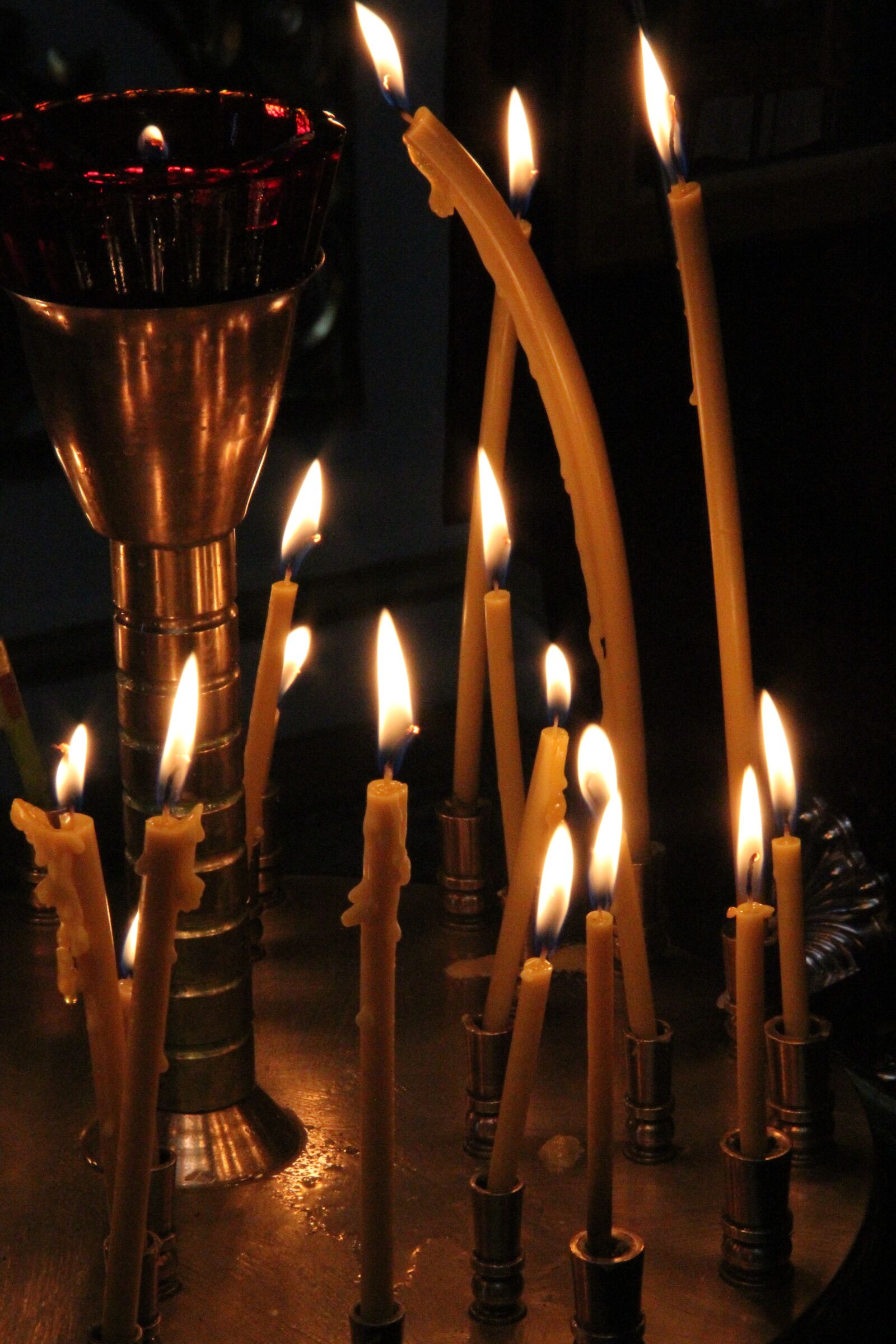 Canon EOS 600D (Rebel EOS T3i / EOS Kiss X5) sample photo. Candlestick, burning candles, candle photography