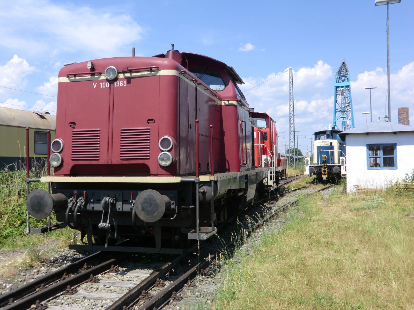 CASIO EX-H15 sample photo. Locomotive, diesel locomotive, v 100 photography