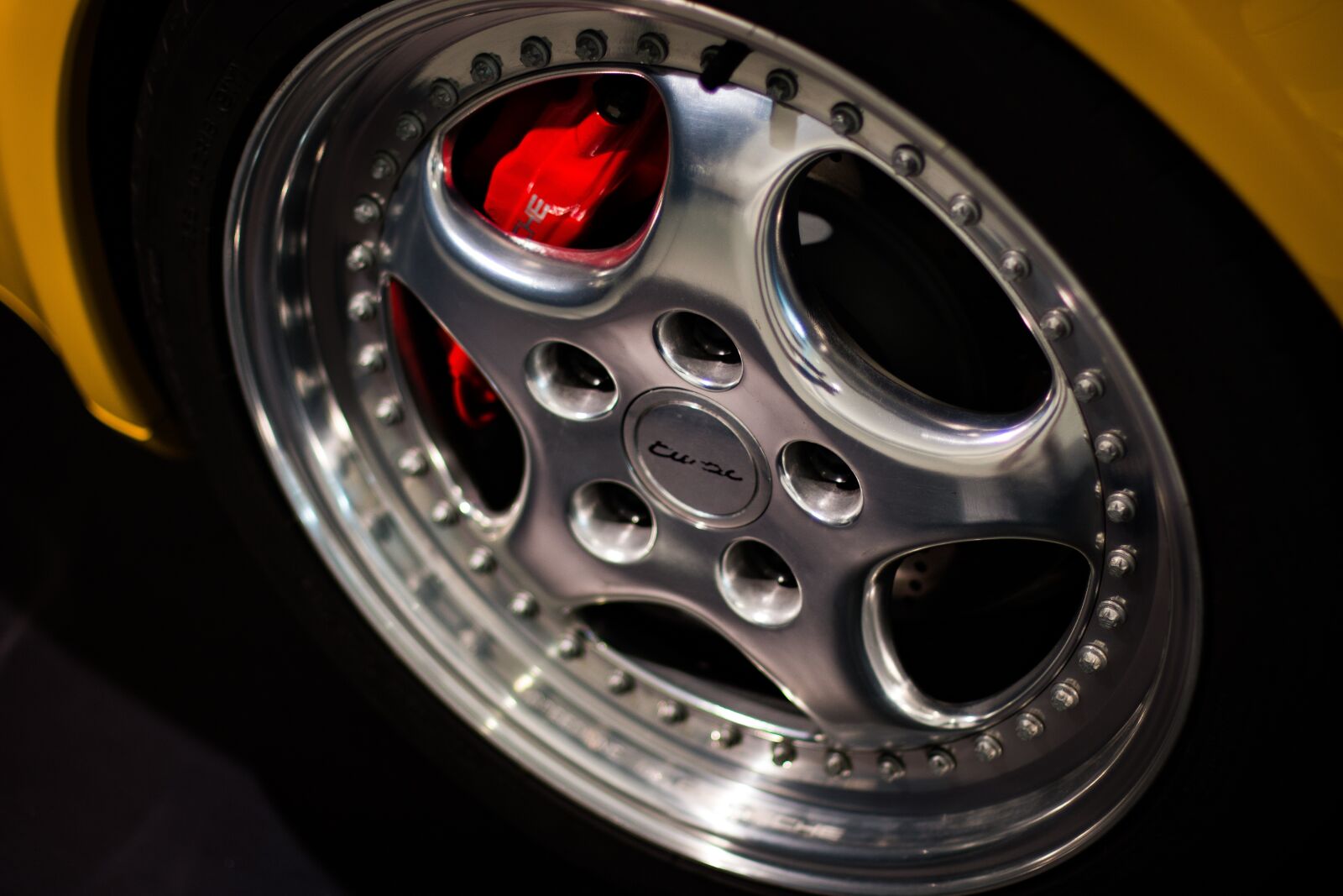 Canon EOS 70D + Canon EF 50mm F1.4 USM sample photo. Supercar, cars, automobile photography
