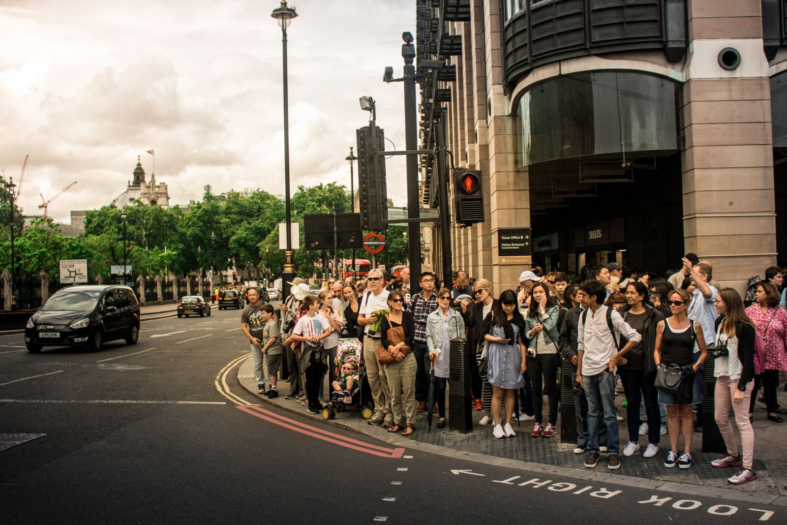 Canon EOS 70D sample photo. Group of people, traffic photography
