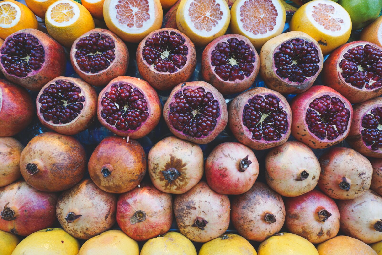 Sony a6000 sample photo. Garnet, fruit, lemon photography
