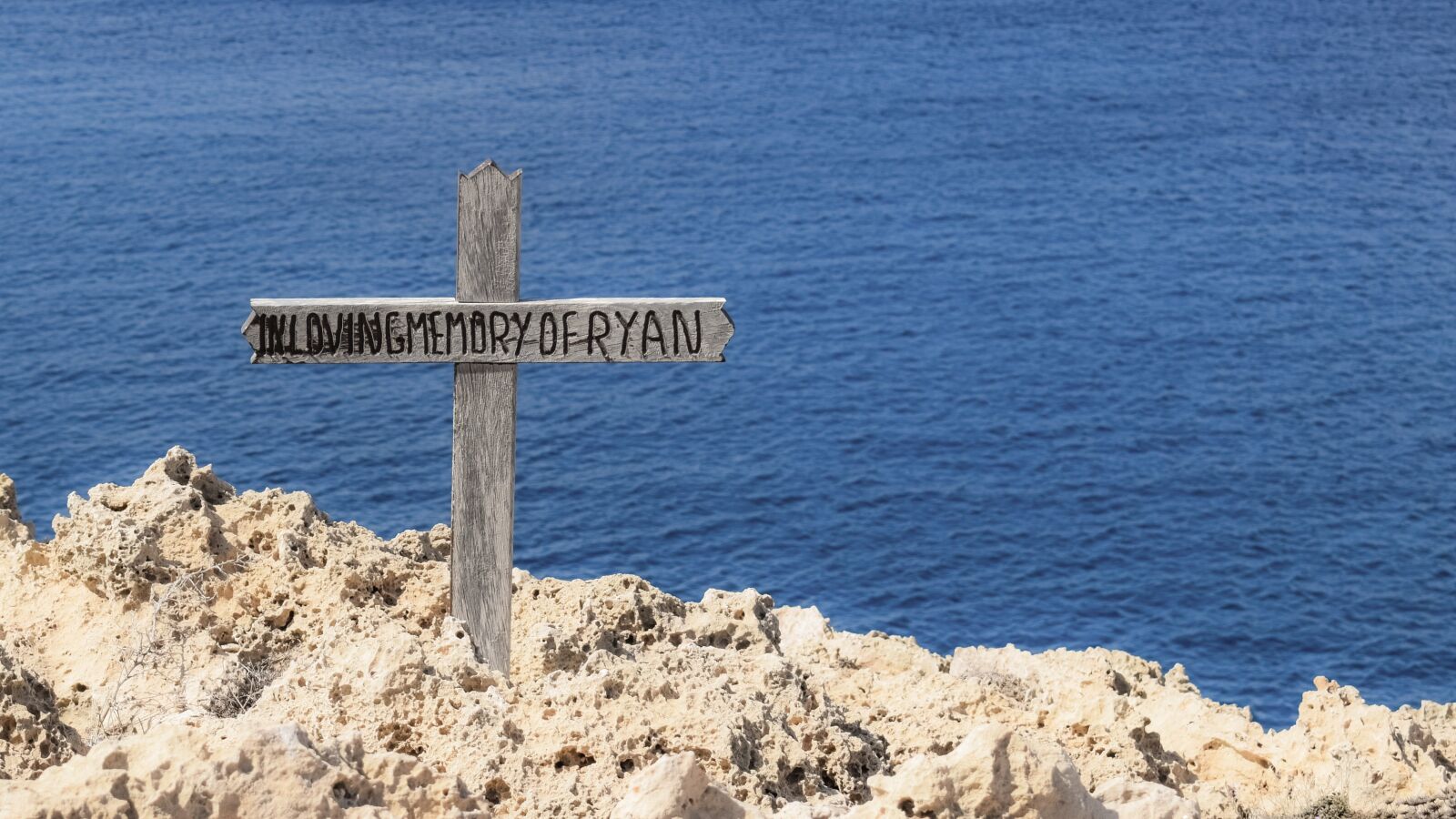 Nikon D3300 sample photo. Cross, wooden, memory photography
