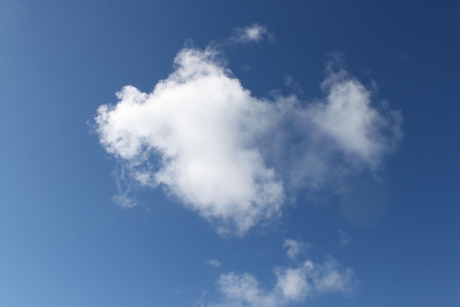 Canon EOS 500D (EOS Rebel T1i / EOS Kiss X3) sample photo. Blue sky, summer, sky photography