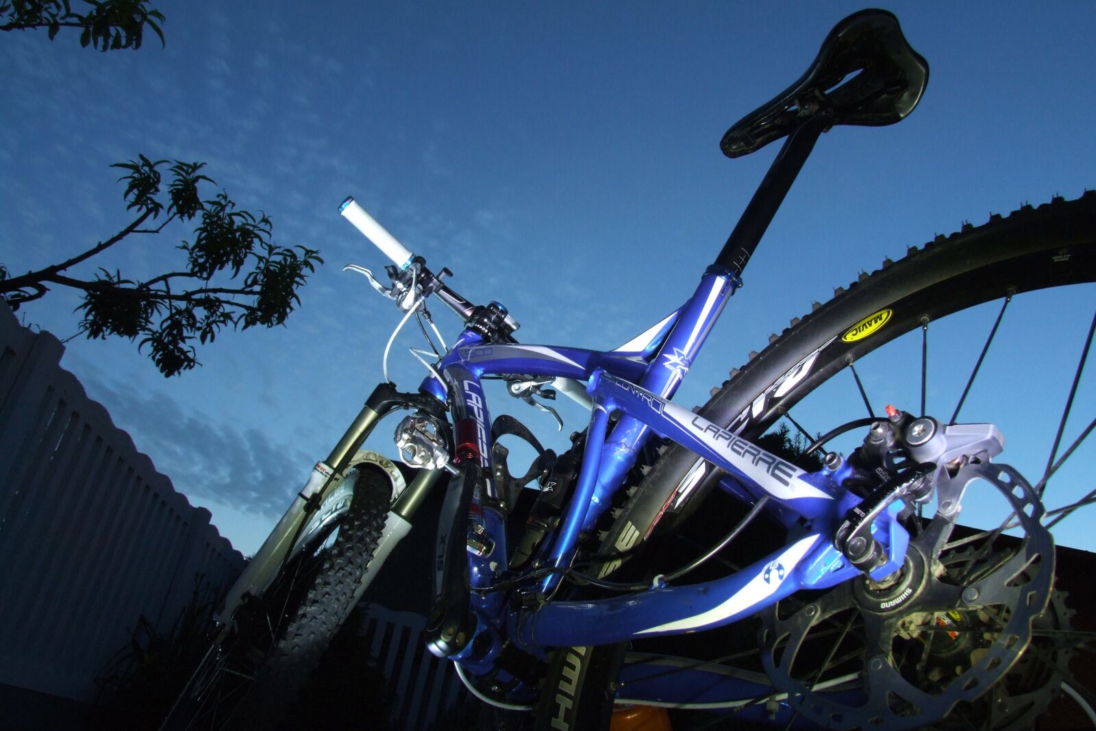 Fujifilm FinePix S9500 sample photo. Mountain bike, lappierre, sky photography