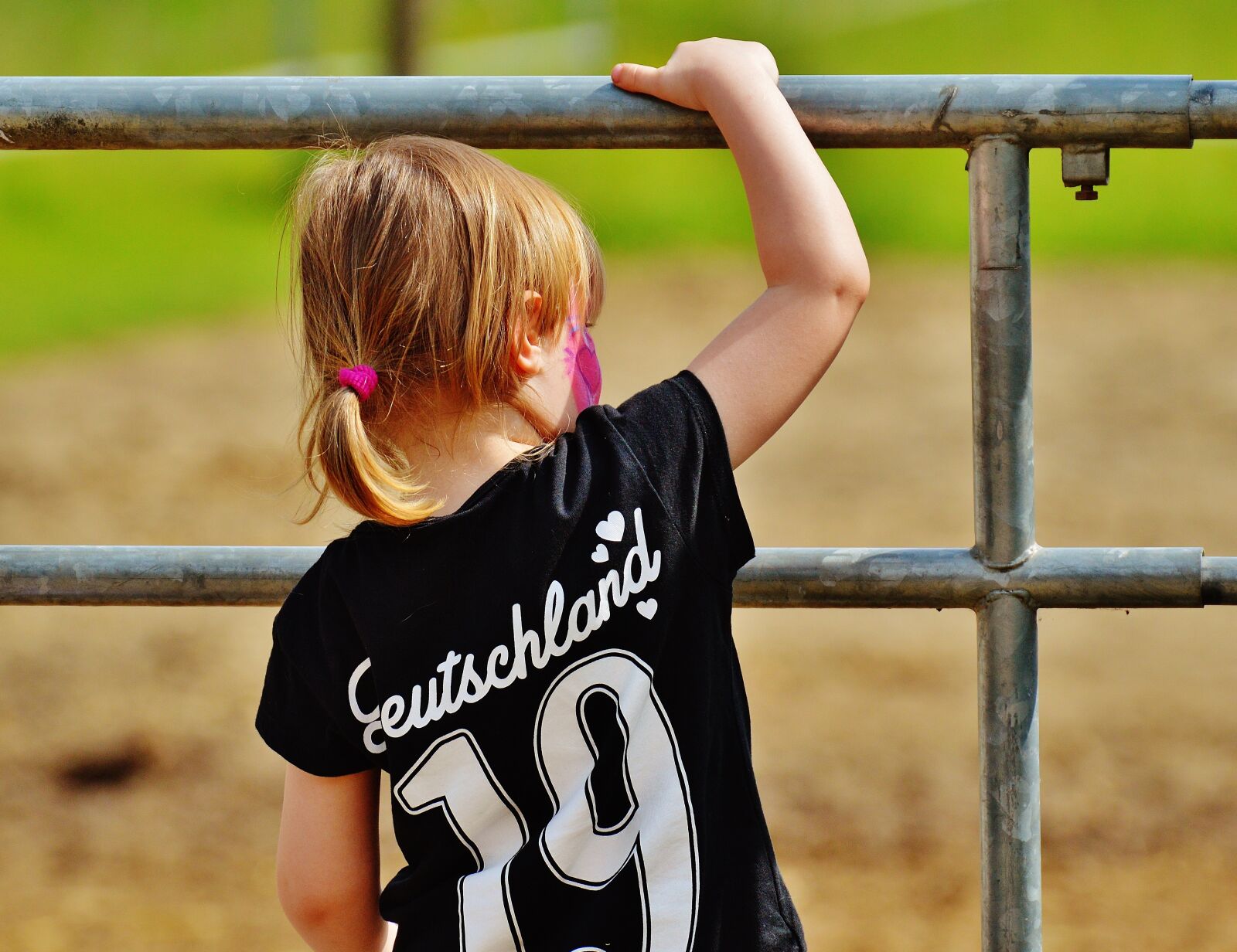 Nikon D3200 sample photo. Girl, curious, gate photography