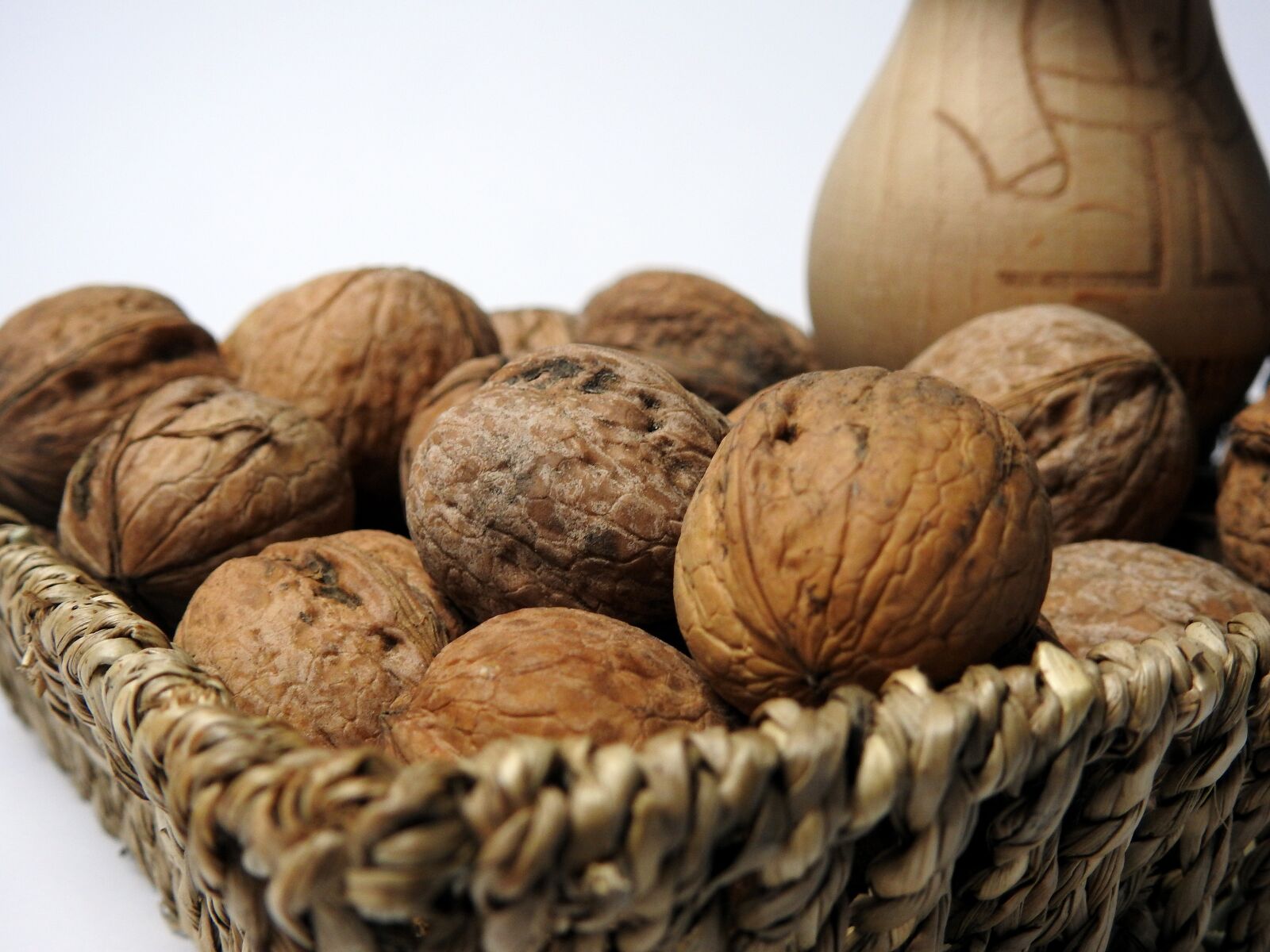 Nikon Coolpix P900 sample photo. Nuts, basket with nuts photography