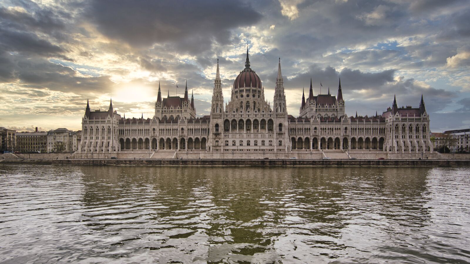 Canon EOS 5D Mark III + Canon EF 17-40mm F4L USM sample photo. Budapest, parliament, architecture photography