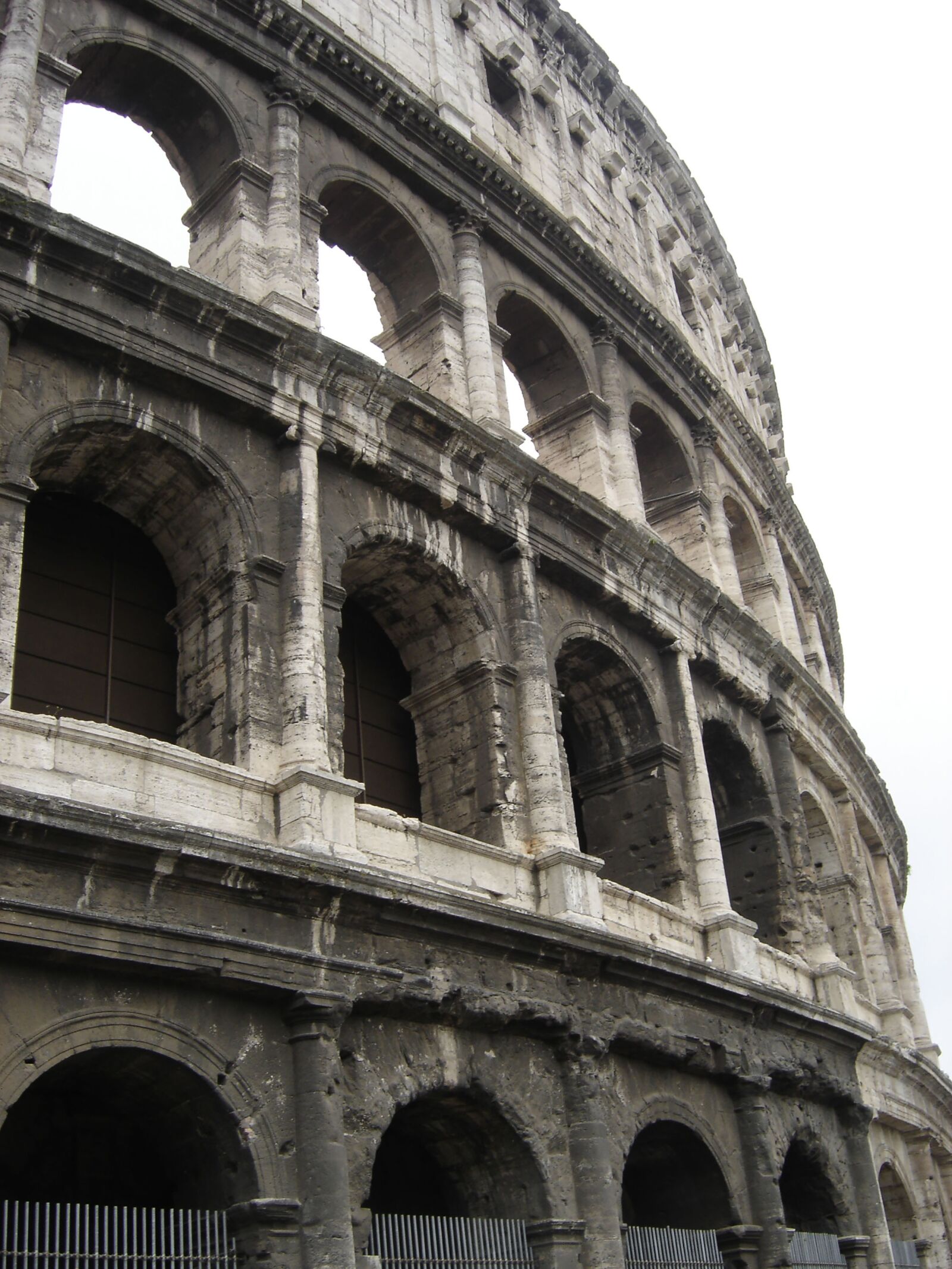 Sony DSC-P93 sample photo. Rome, architecture, colosseum photography