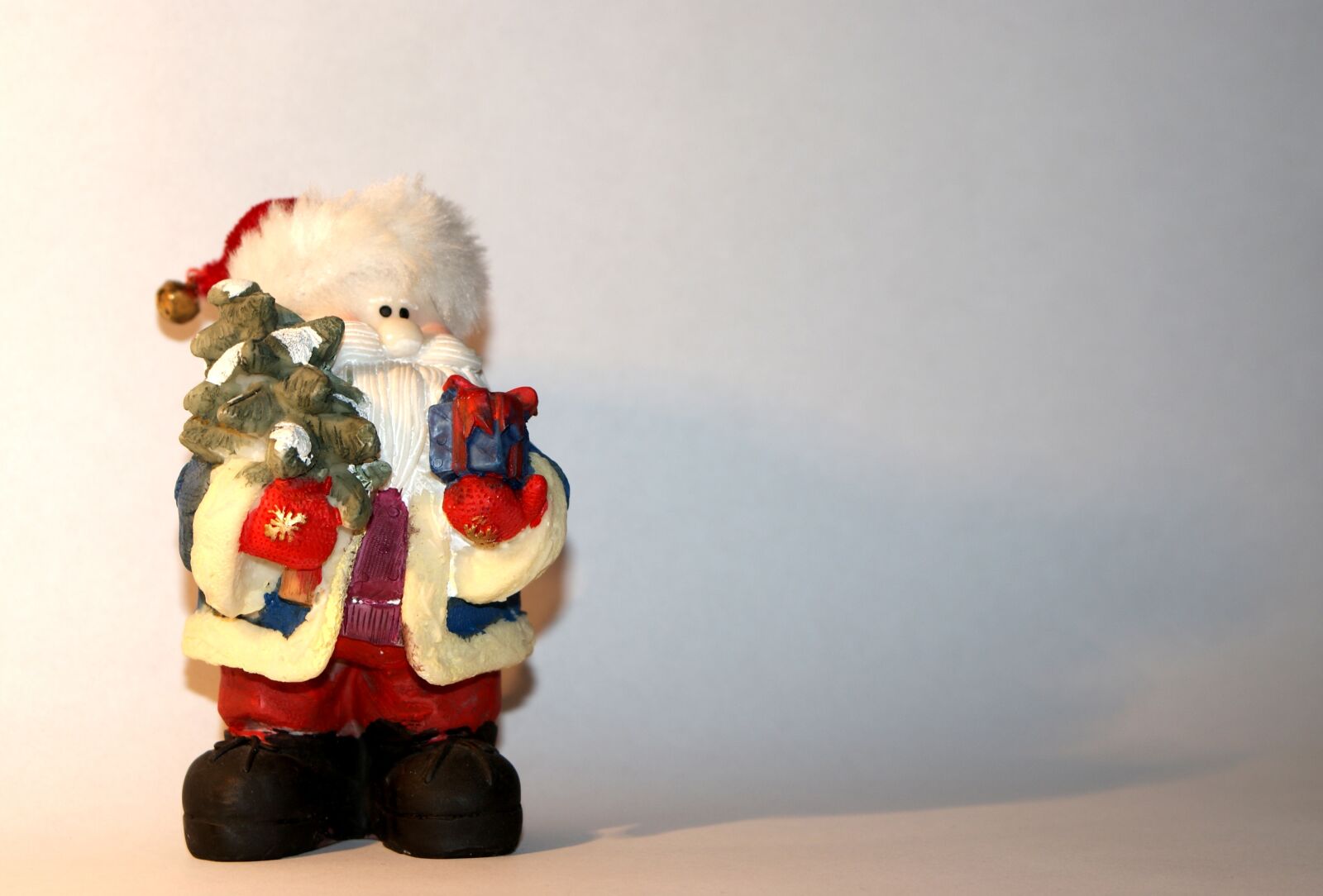 Sony Alpha DSLR-A200 sample photo. Holy, nicholas, the figurine photography