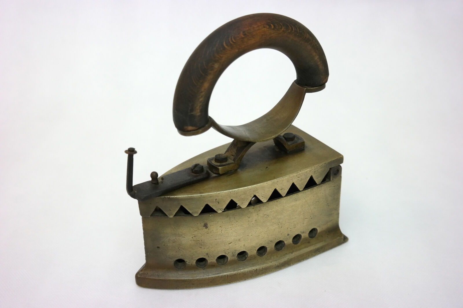 Samsung NX300 sample photo. Antique, bronze, iron photography