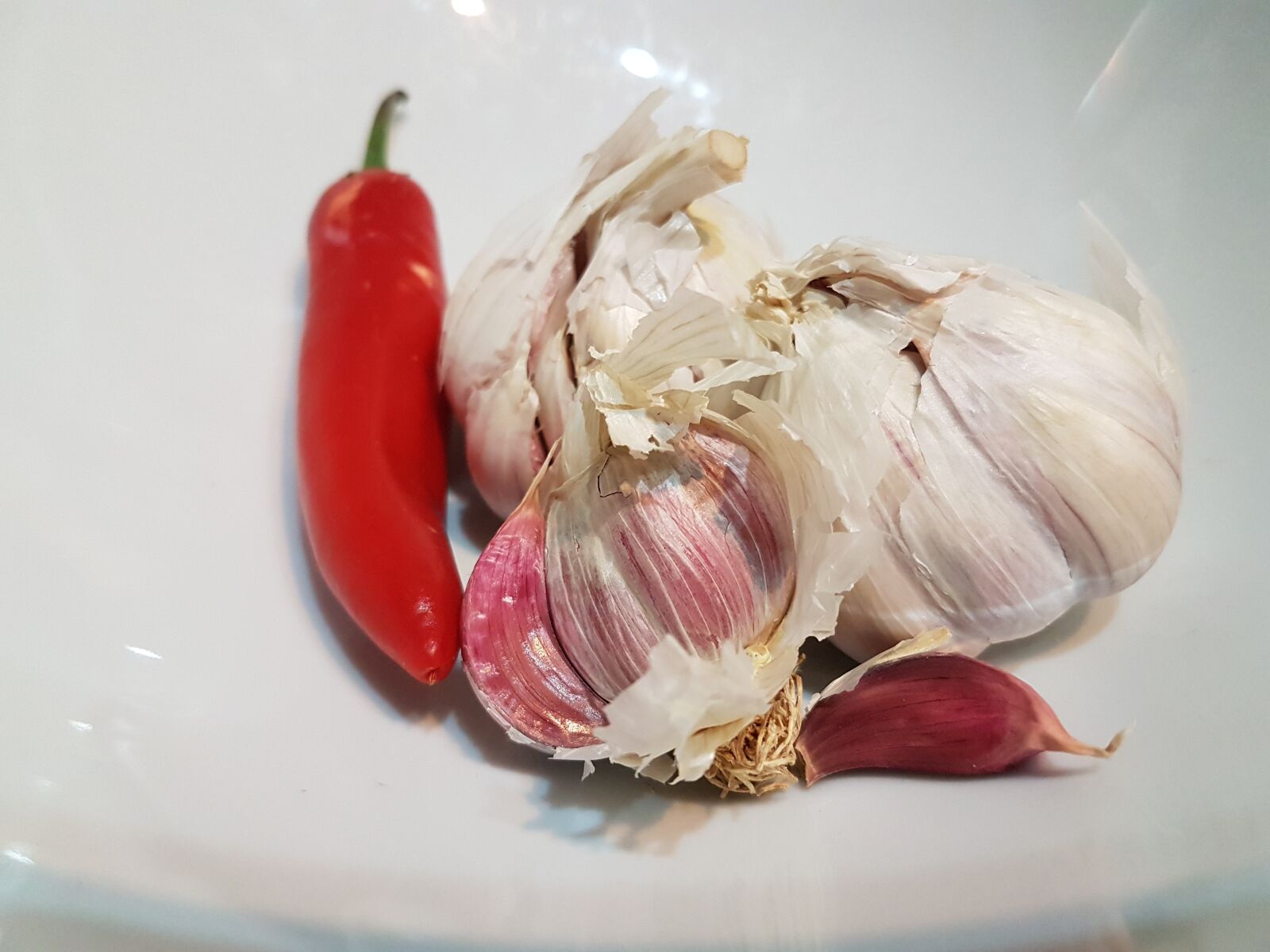 Samsung Galaxy S7 Edge sample photo. Garlic, chilli and garlic photography