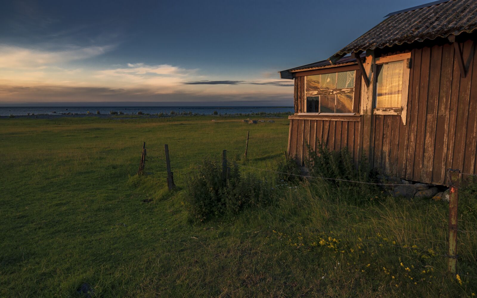 Canon EF-S 10-18mm F4.5–5.6 IS STM sample photo. Baltic sea, hut, sea photography