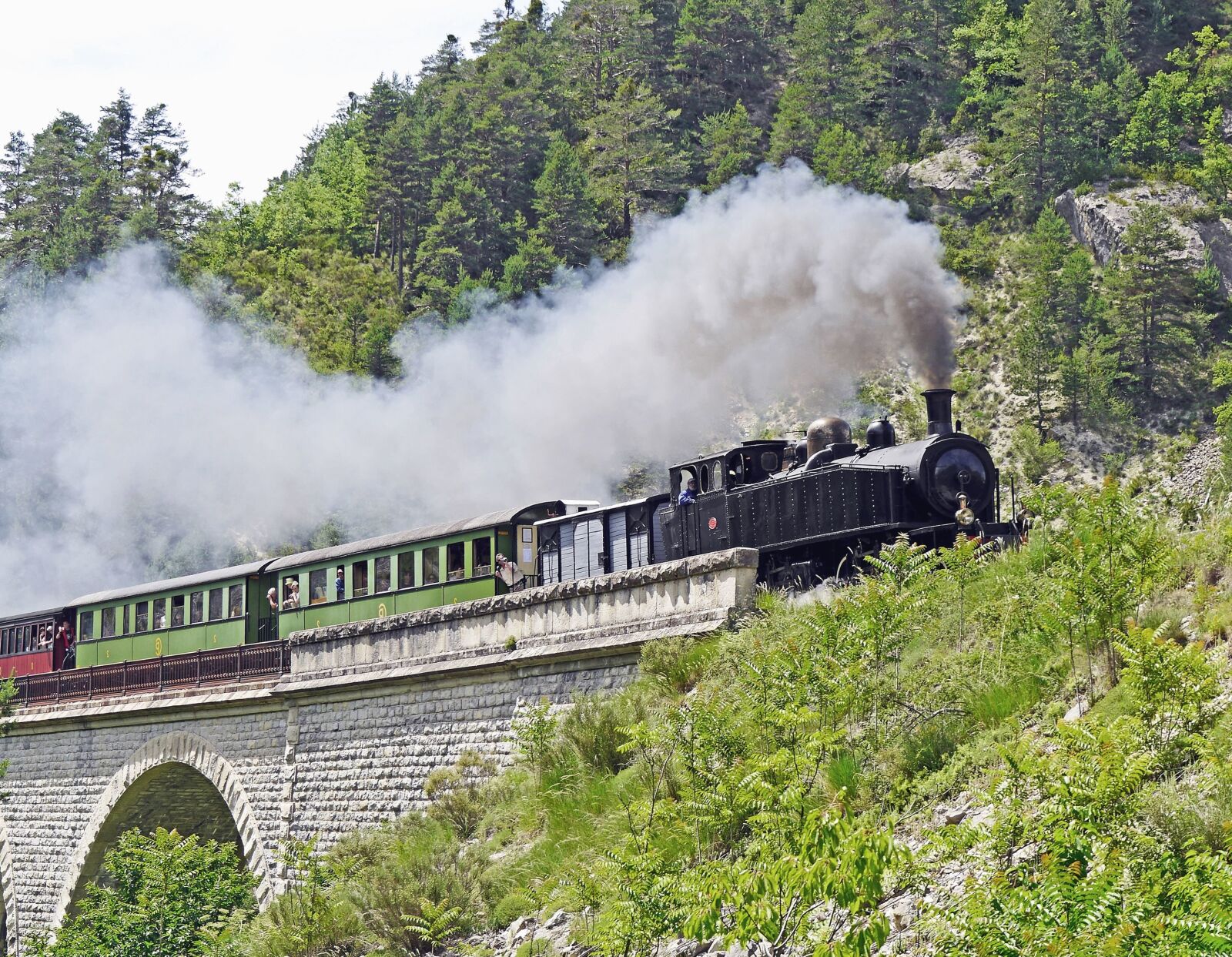 Panasonic Lumix DMC-GH3 sample photo. Bridge, smoke, chimney, locomotive photography