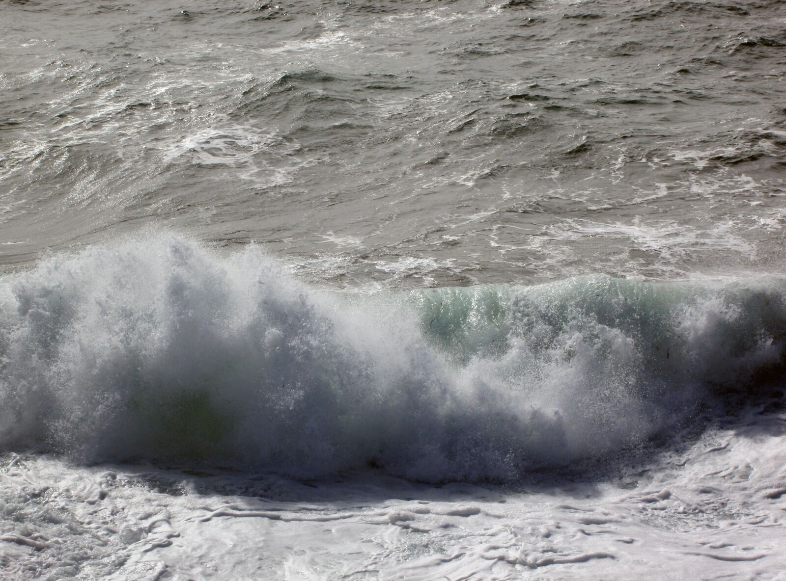Canon PowerShot A2500 sample photo. Waves, swell, scum photography