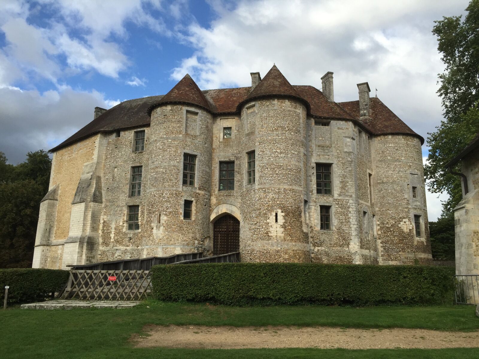 Apple iPhone 6 sample photo. Castle, harcourt, keep photography