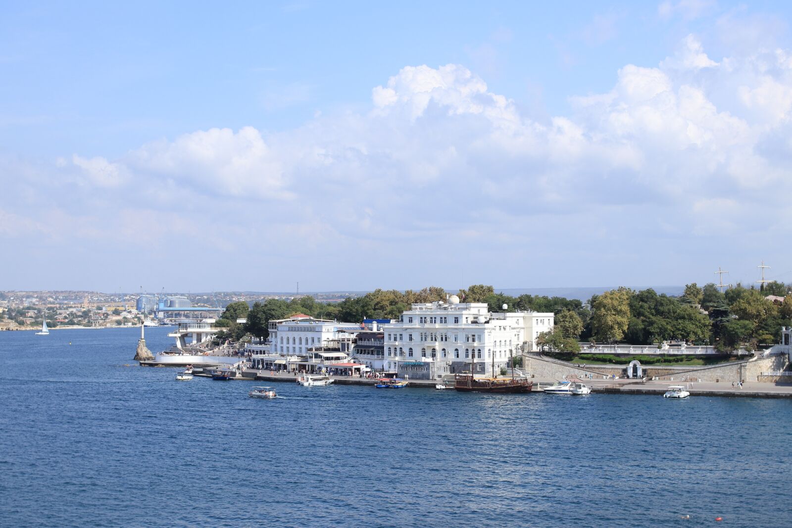 Canon EOS 77D (EOS 9000D / EOS 770D) sample photo. Sea, city, bay photography