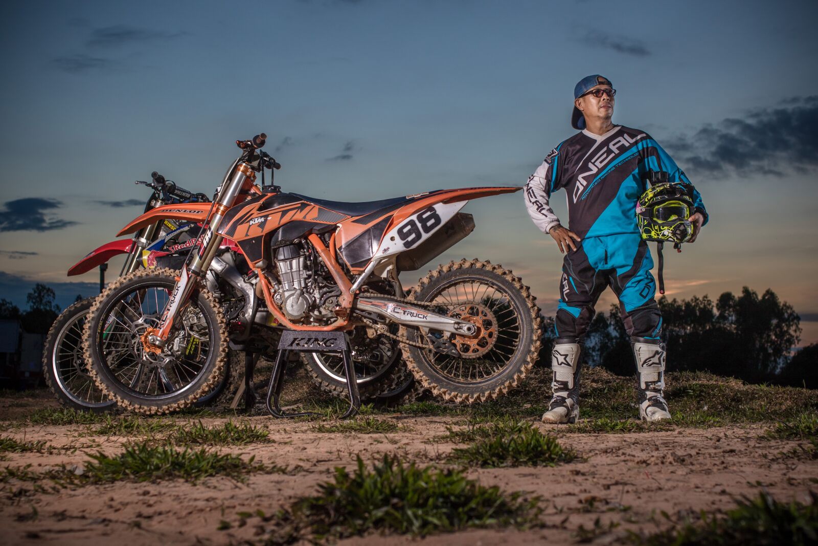 Canon EOS 7D Mark II + Canon EF 35mm F2 sample photo. Moto, racer, motocross photography