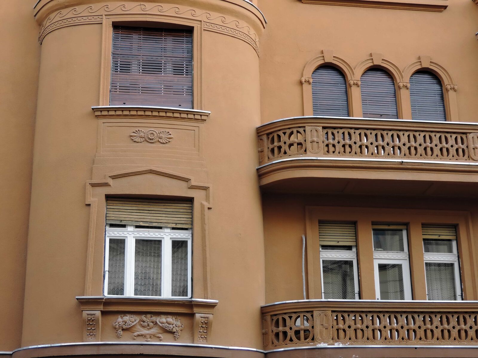 Nikon Coolpix P520 sample photo. Baroque, architecture, house, window photography