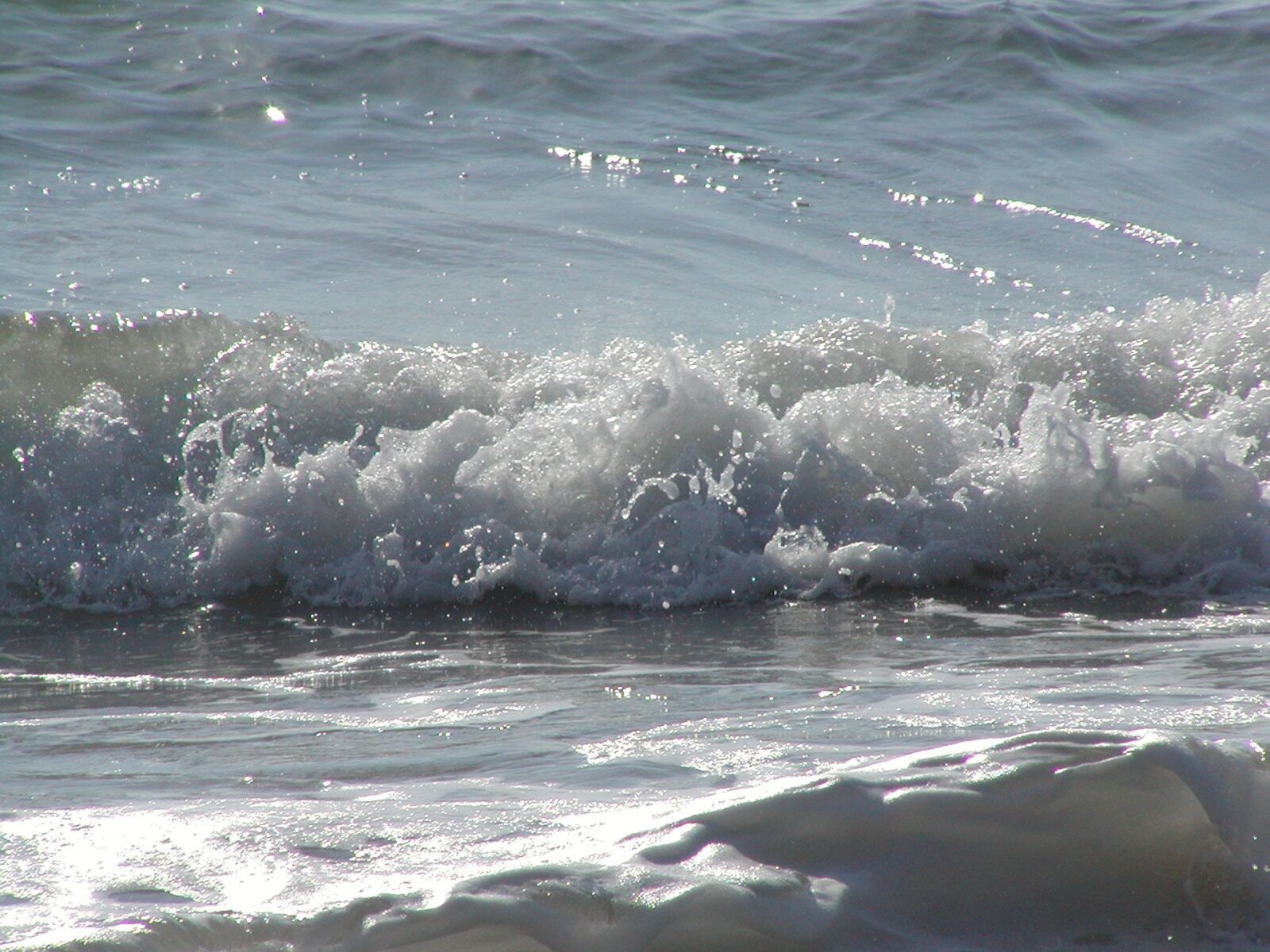 Olympus C700UZ sample photo. Waves, water, beach photography