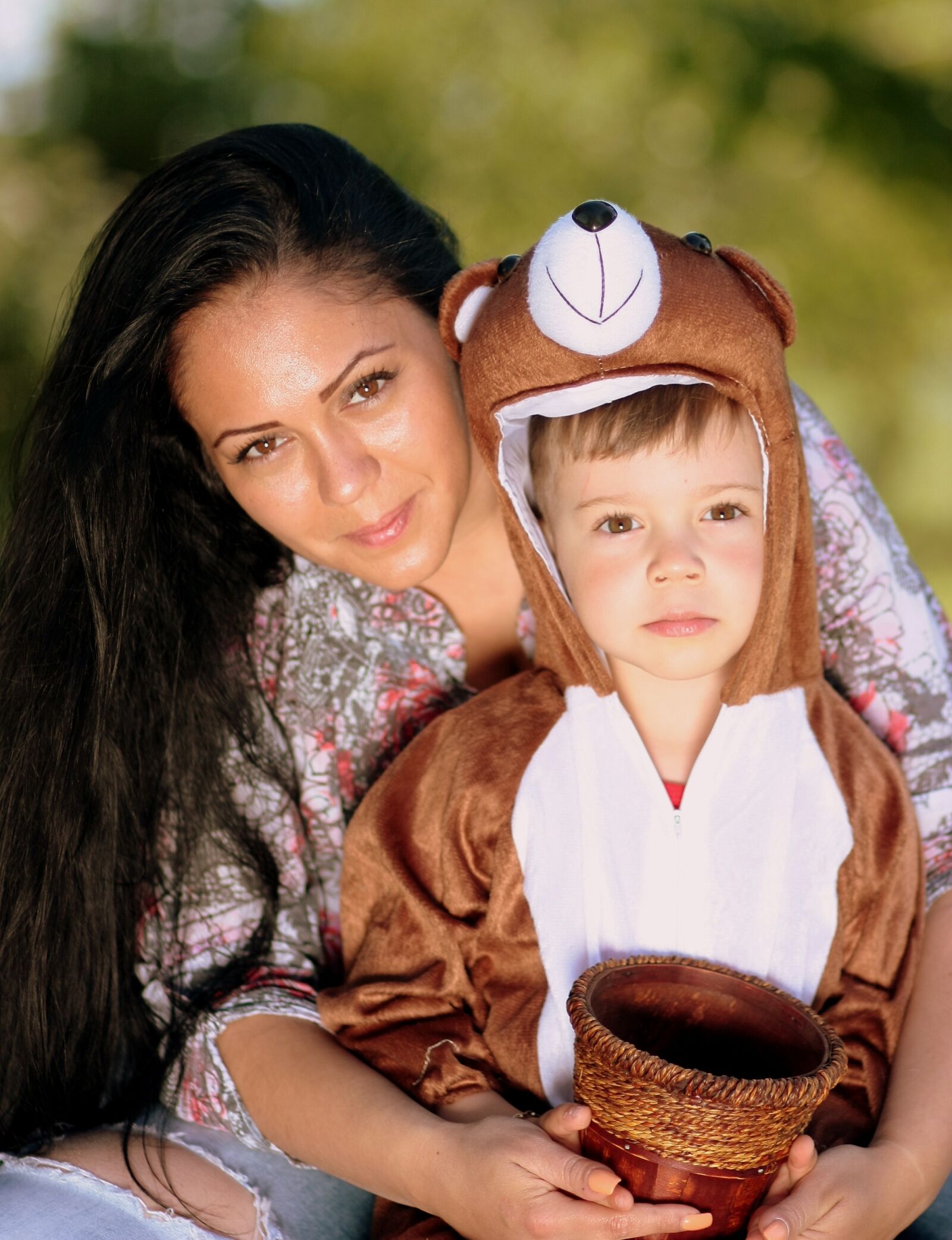 Canon EOS 450D (EOS Rebel XSi / EOS Kiss X2) sample photo. Mom, son, teddy bear photography