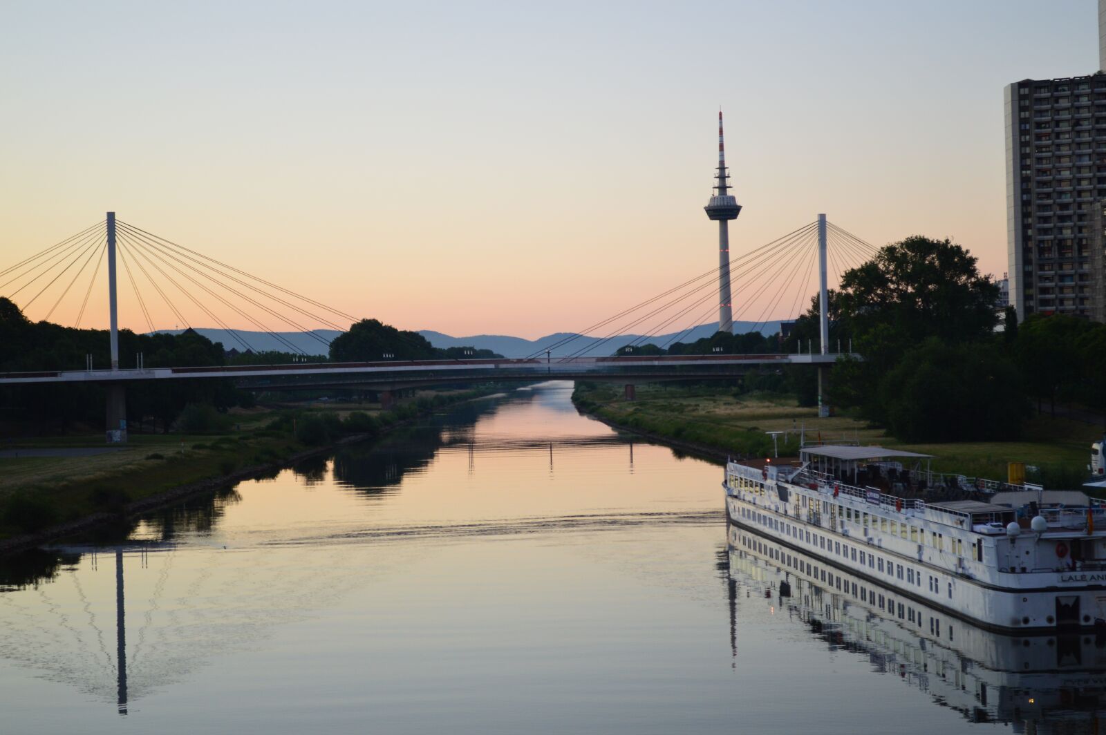 Nikon D3200 sample photo. Mannheim, neckar, sunrise photography