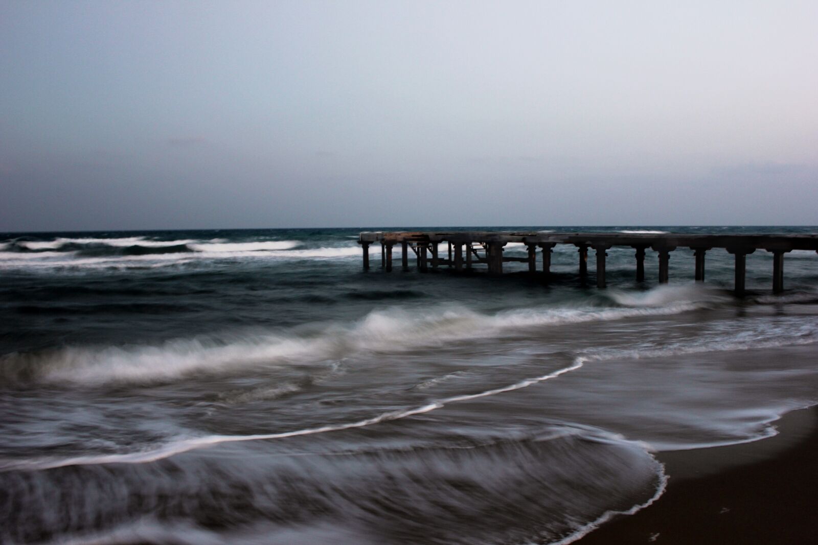 Canon EOS 550D (EOS Rebel T2i / EOS Kiss X4) sample photo. Sea, wave, bridge photography