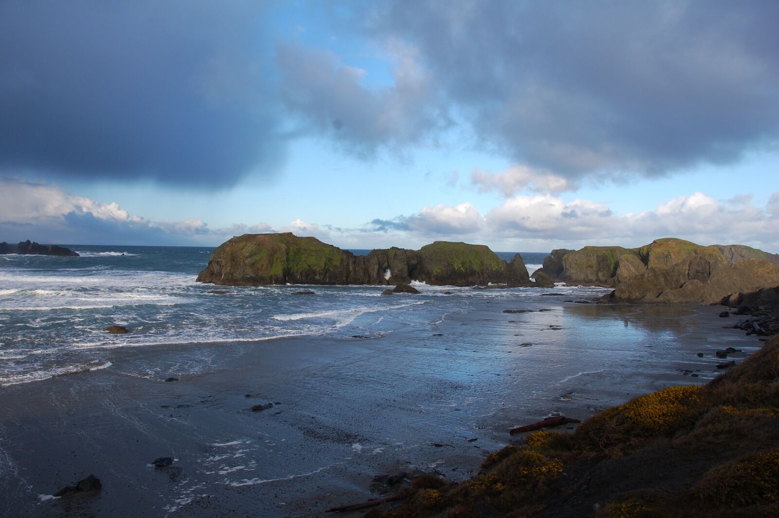 Nikon D40 sample photo. Beach, rocks, ocean photography
