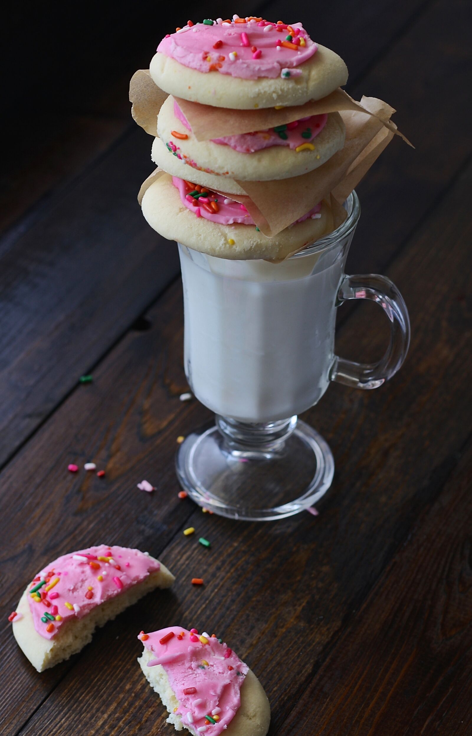 Canon EOS 1000D (EOS Digital Rebel XS / EOS Kiss F) sample photo. Cookies, milk, cookies milk photography