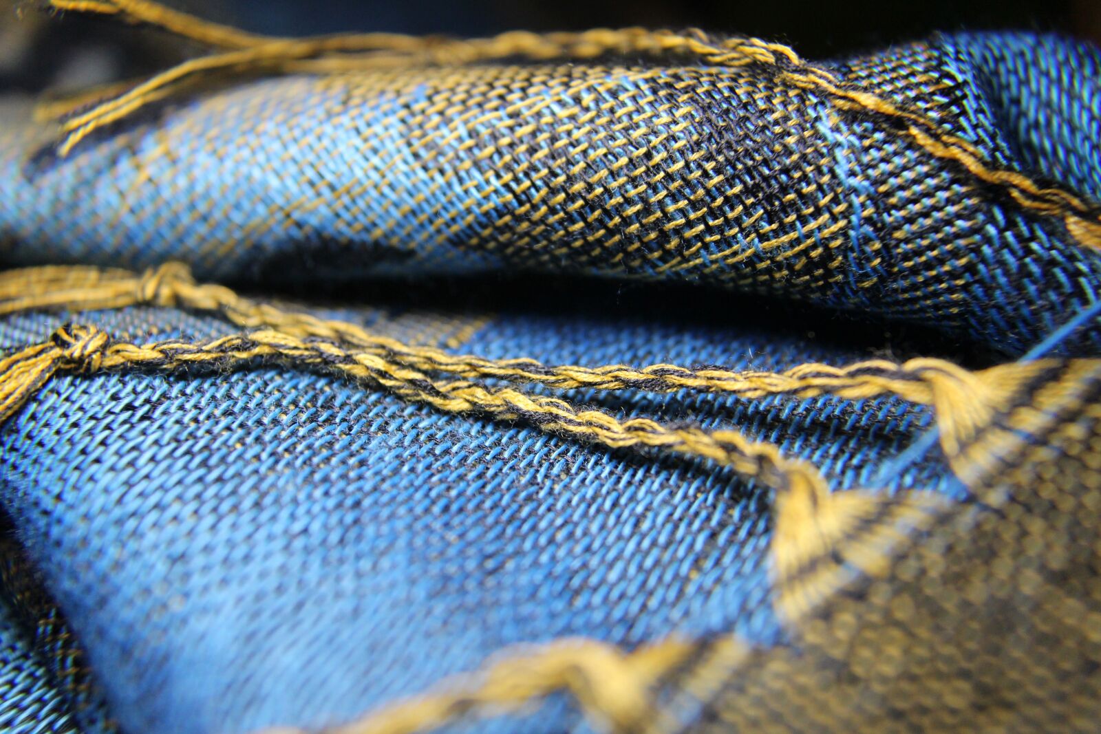 Canon EOS 100D (EOS Rebel SL1 / EOS Kiss X7) sample photo. Fabric, woven, fransen photography