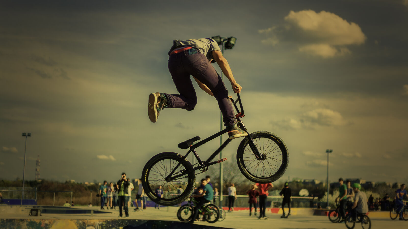 Canon EF 50mm F1.8 II sample photo. Bicycle, bike, biker, cyclist photography