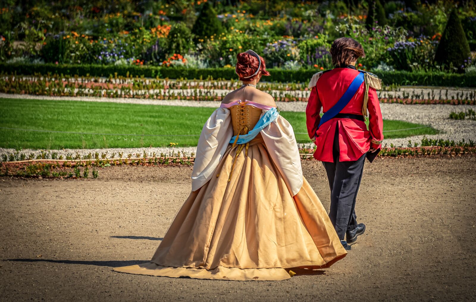 Sony E 55-210mm F4.5-6.3 OSS sample photo. Schlossgarten, prince, princess photography