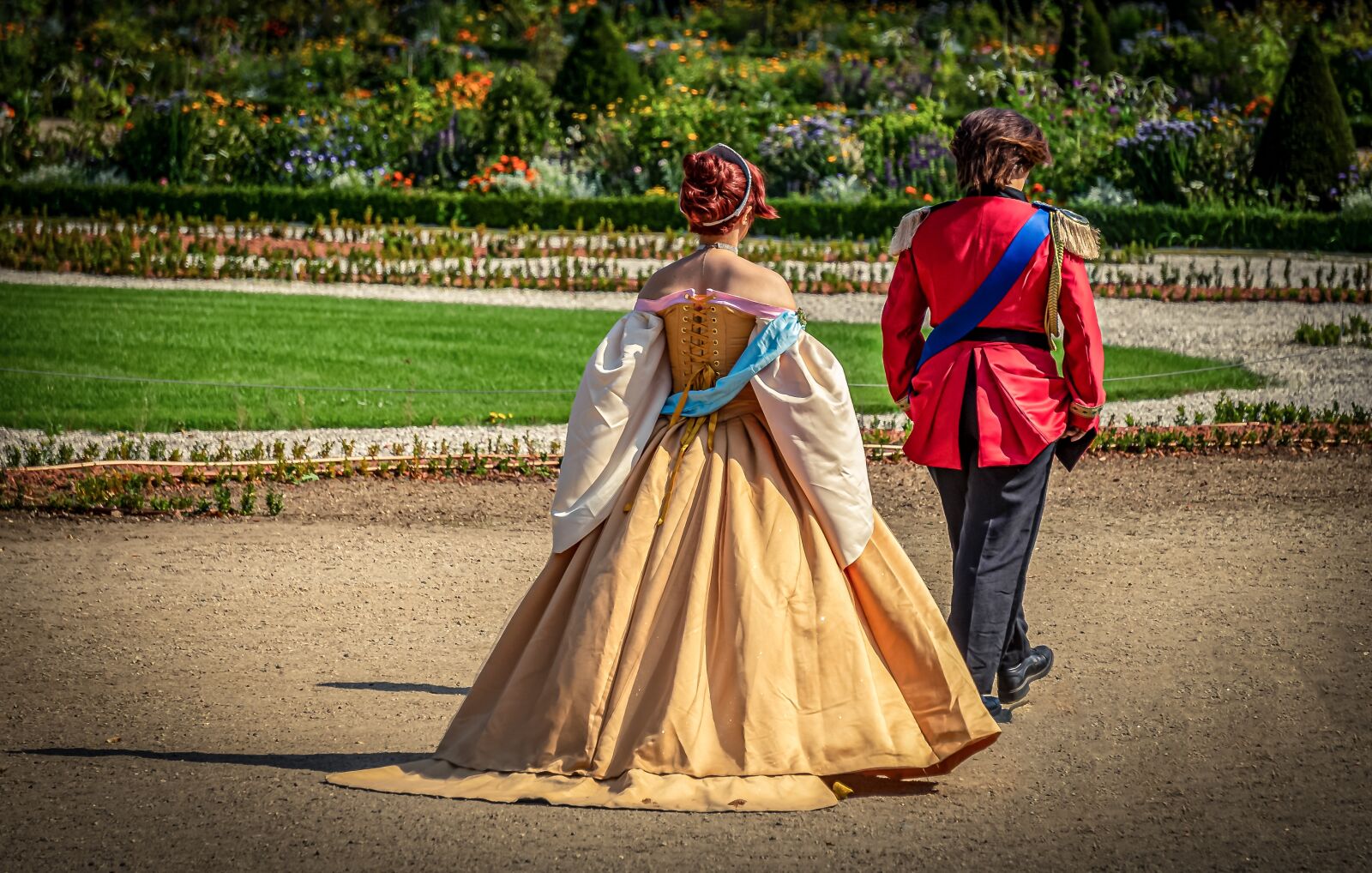 Sony a7 II + Sony E 55-210mm F4.5-6.3 OSS sample photo. Schlossgarten, prince, princess photography