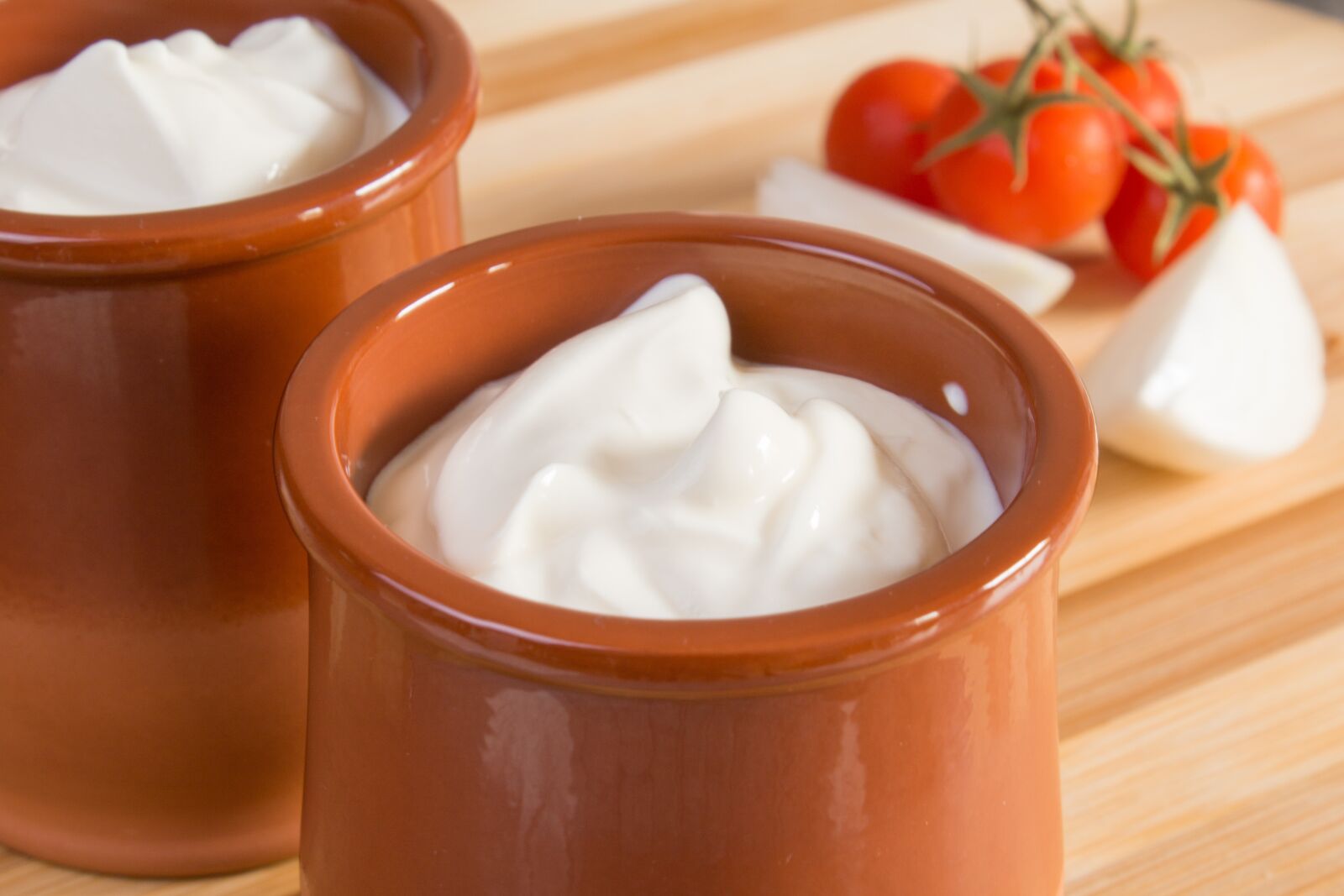 Canon EOS 1200D (EOS Rebel T5 / EOS Kiss X70 / EOS Hi) sample photo. Sour cream, pot, ceramic photography