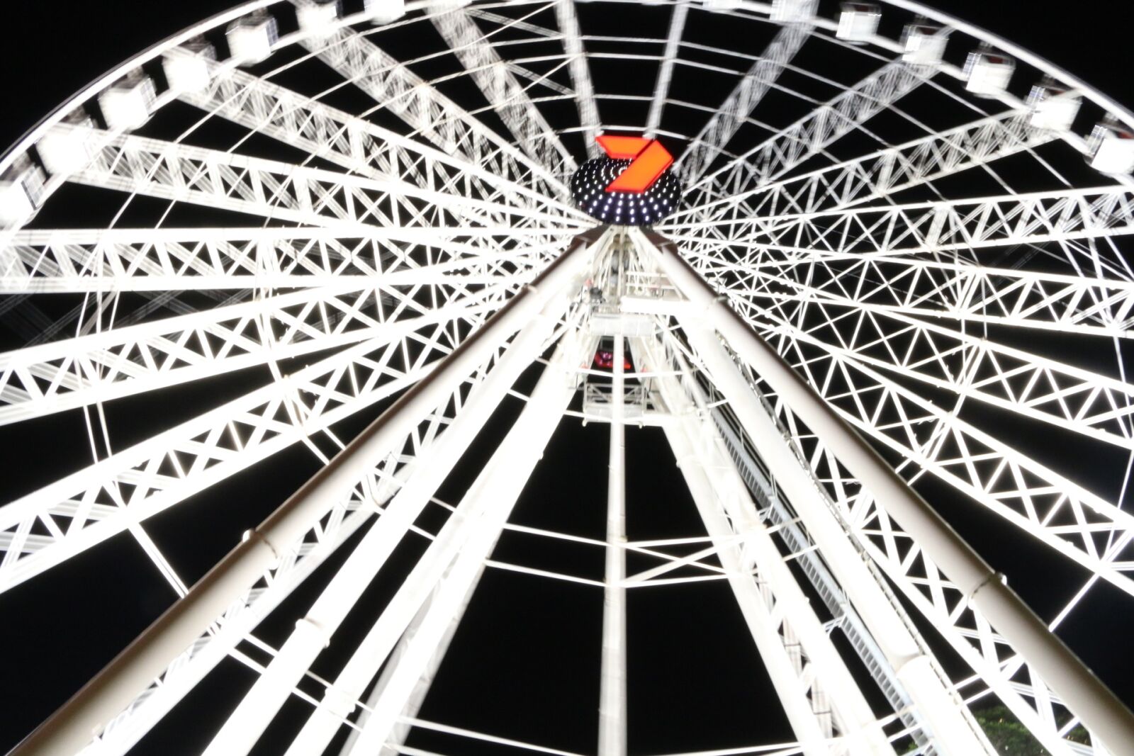 Canon EOS 70D sample photo. Wheel, night, travel photography